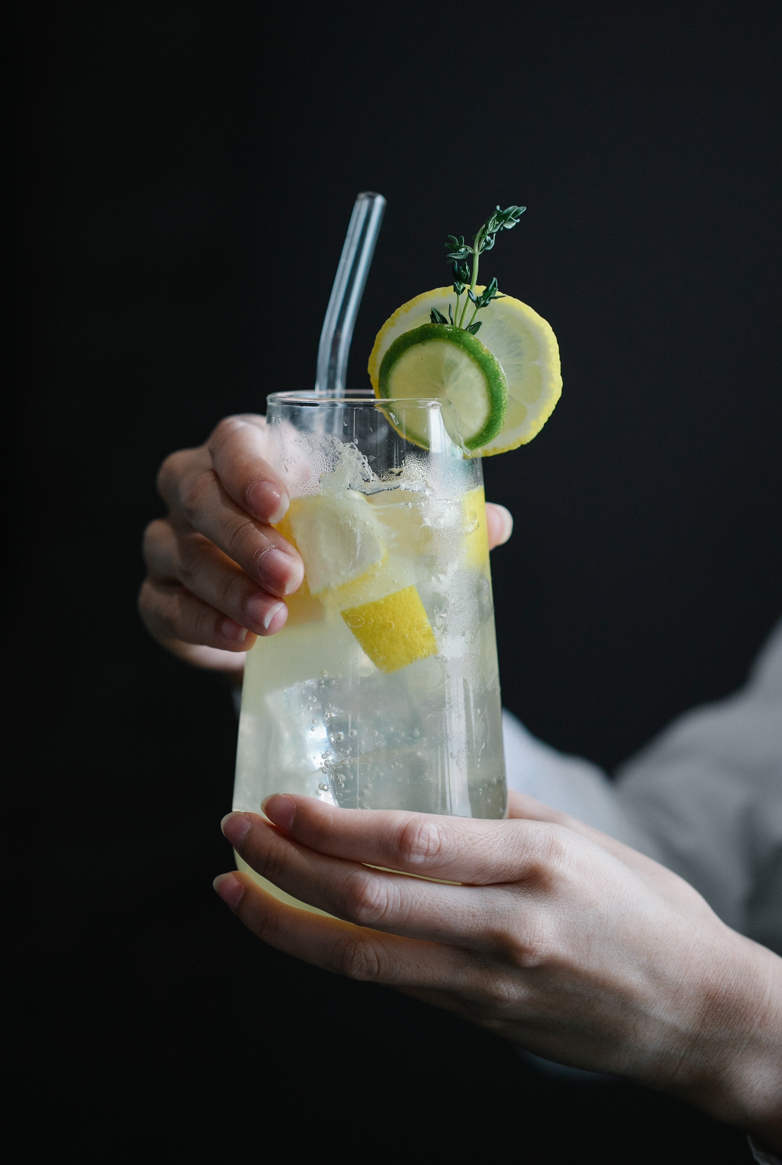 A person holding a clear drinking glass with lemonade. | Source: Pexels