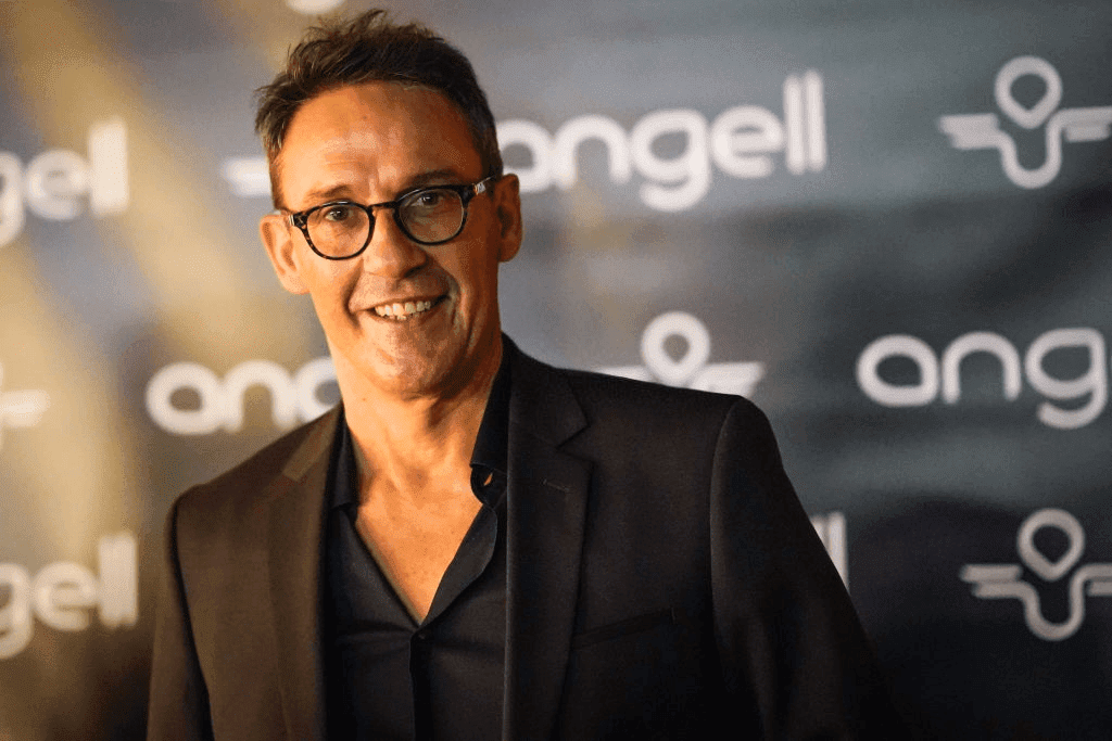 PARIS, FRANCE - 19 NOVEMBRE : Julien Courbet, journaliste et animateur de télévision français, assiste à la soirée de lancement de l'"Angell" au Pont le 19 novembre 2019 à Paris, France. | Photo : Getty Images PARIS, FRANCE - 19 NOVEMBRE : Julien Courbet, journaliste et animateur de télévision français, assiste à la soirée de lancement de l'"Angell" au Pont le 19 novembre 2019 à Paris, France. | Photo : Getty Images