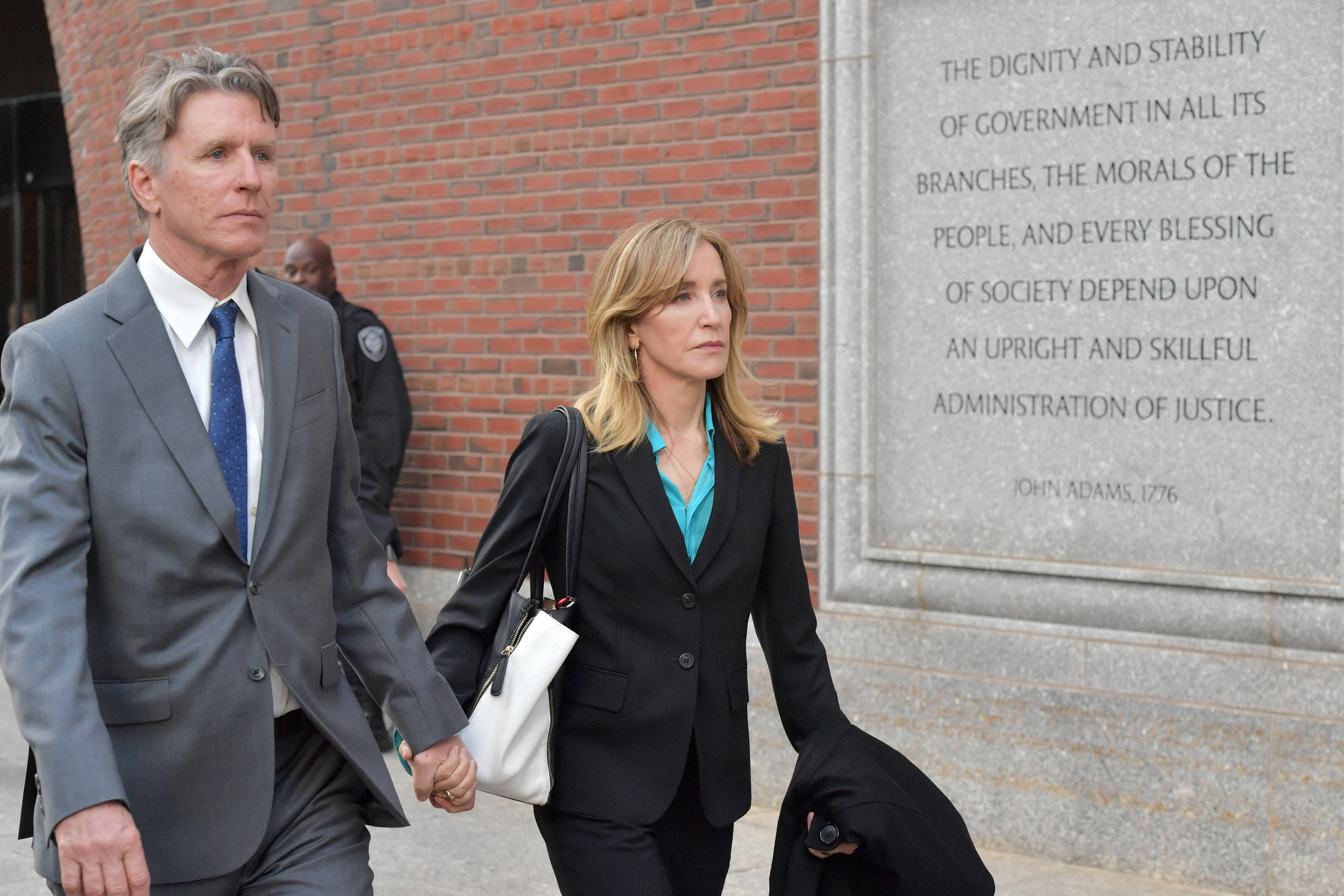 Felicity Huffman outside the John Joseph Moakley U.S. Courthouse in Boston, Massachusetts | Photo: Getty Images