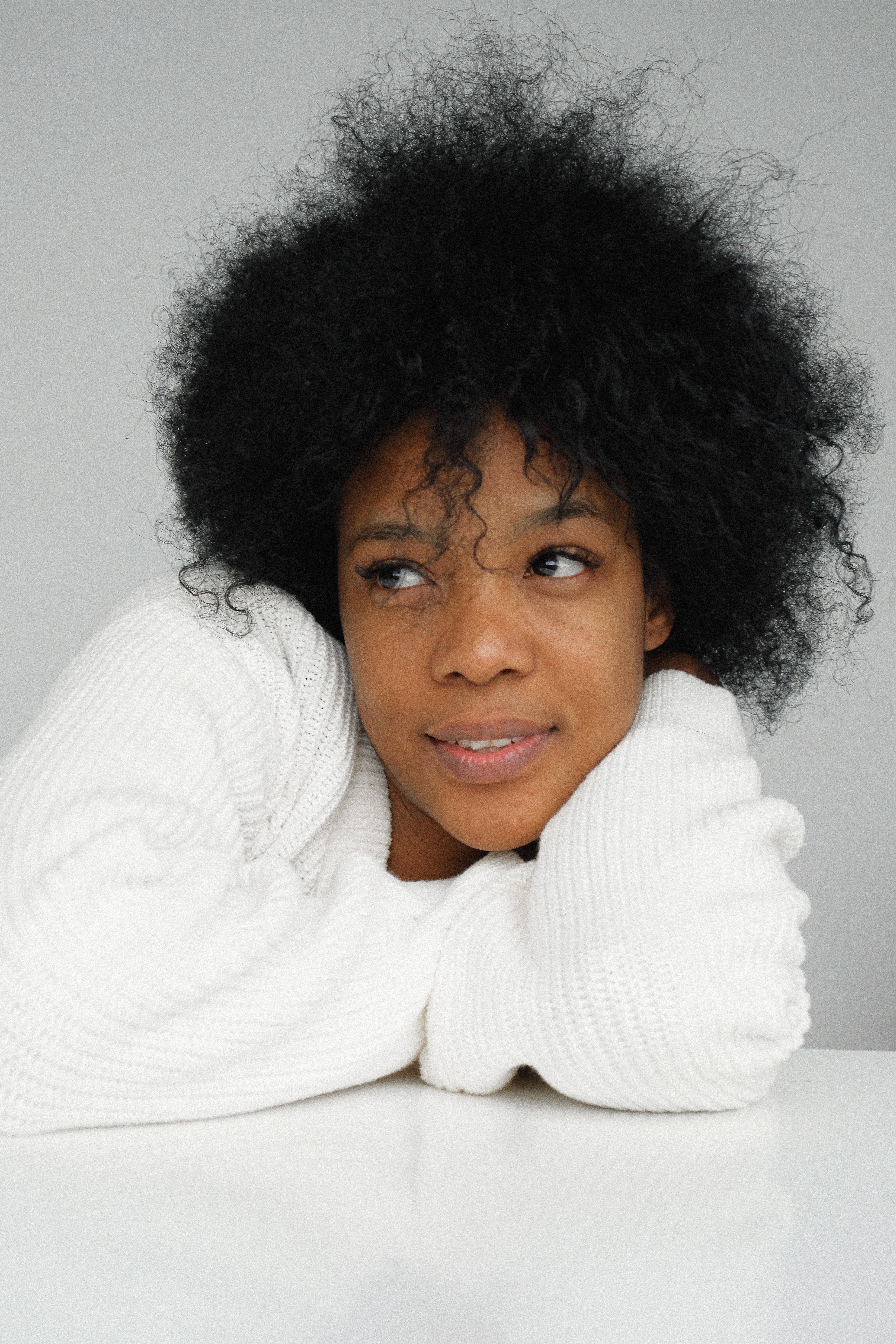 Une femme avec des cheveux courtes. | Photo : Getty Images