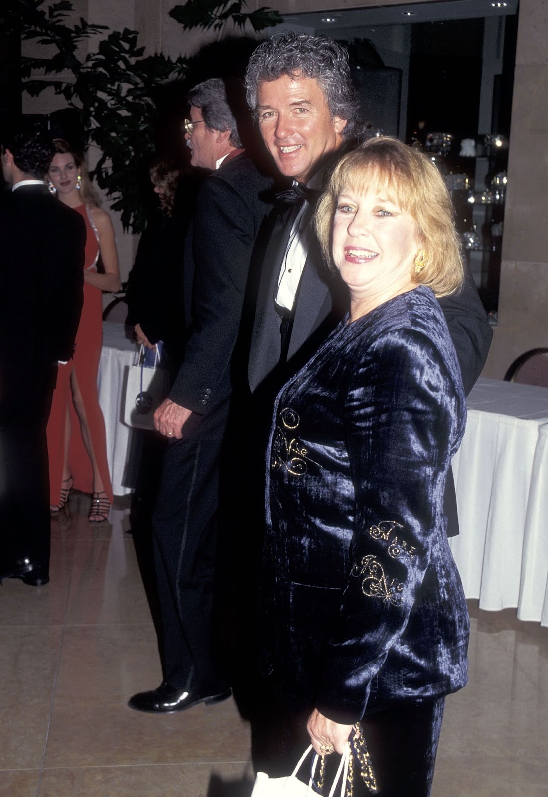 Patrick Duffy and Carlyn Rosser at the National Conference of Christians & Jews' 32nd Annual Entertainment Industry Humanitarian Award Salute to Robert Iger on November 9, 1995, in Beverly Hills, California. | Source: Getty Images