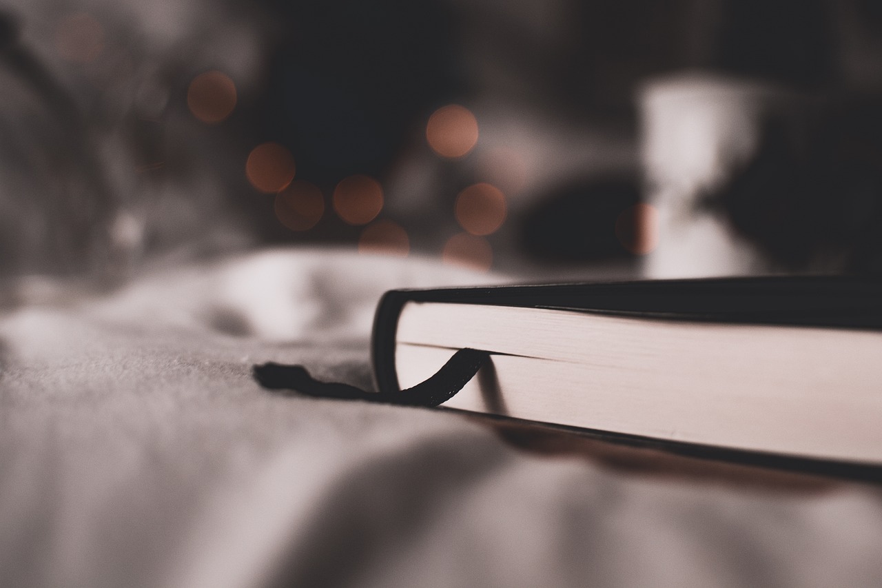 A close-up photo of a corner of a book | Source: Pixabay