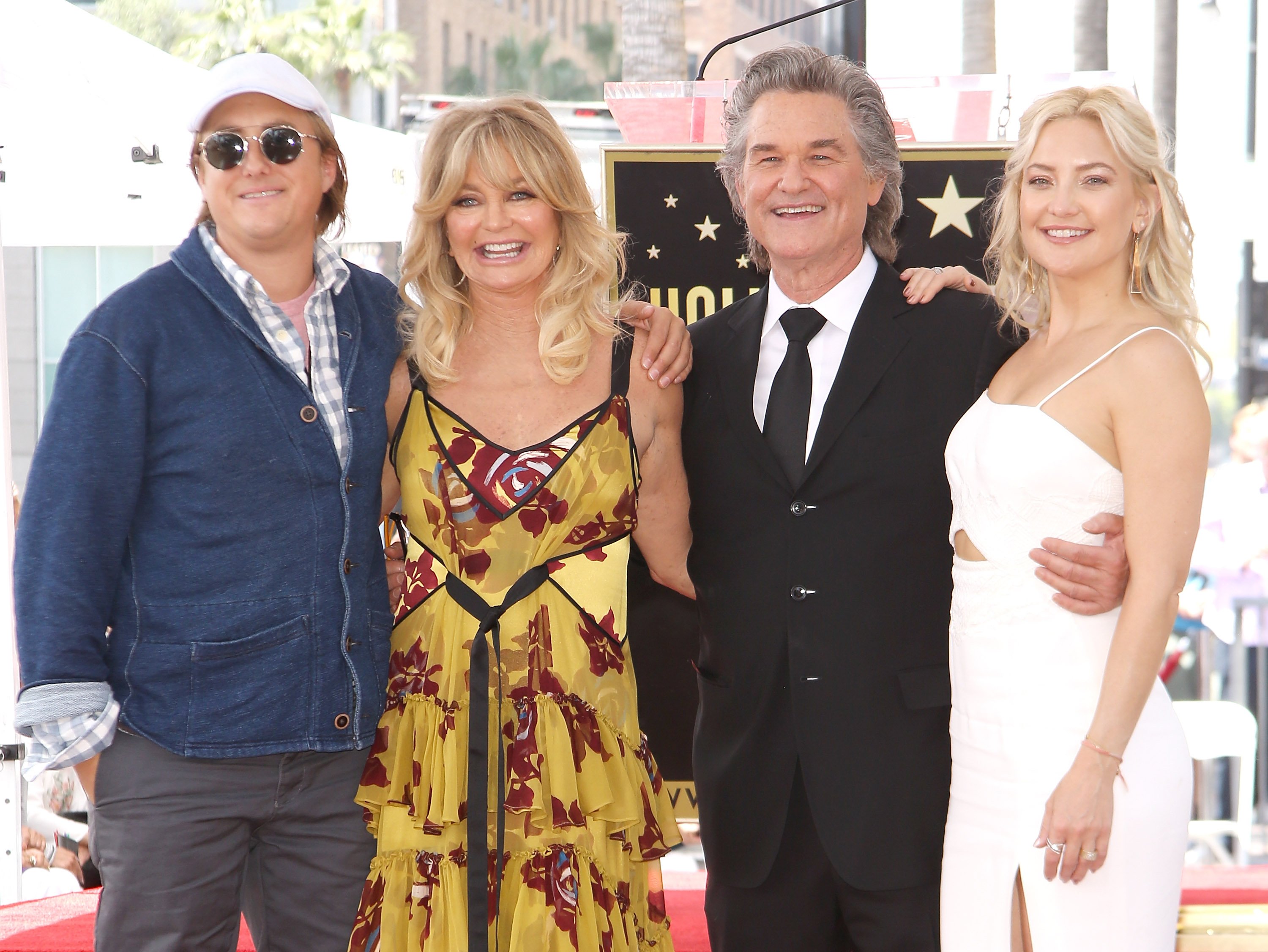 Goldie Hawn, Kurt Russell and their family attend the ceremony honoring Goldie Hawn and Kurt Russell on May 4, 2017 in Hollywood, California | Photo: Getty Images