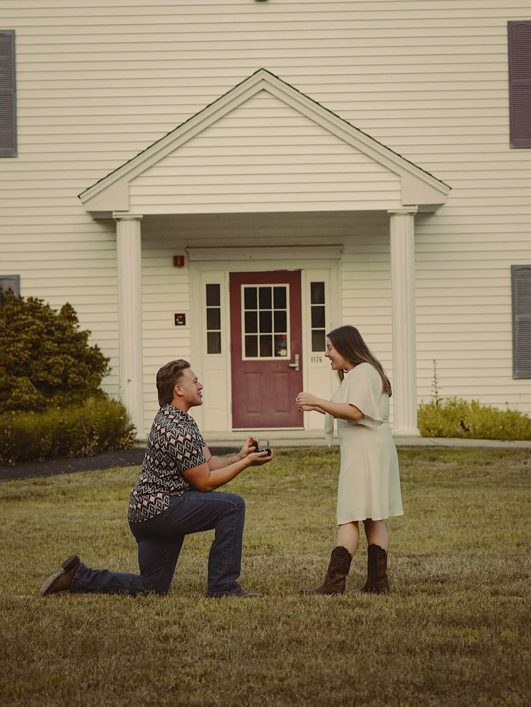 Aidan Dorgan proposes to Starr in front of a building during their engagement | Source: Instagram/starrsroka
