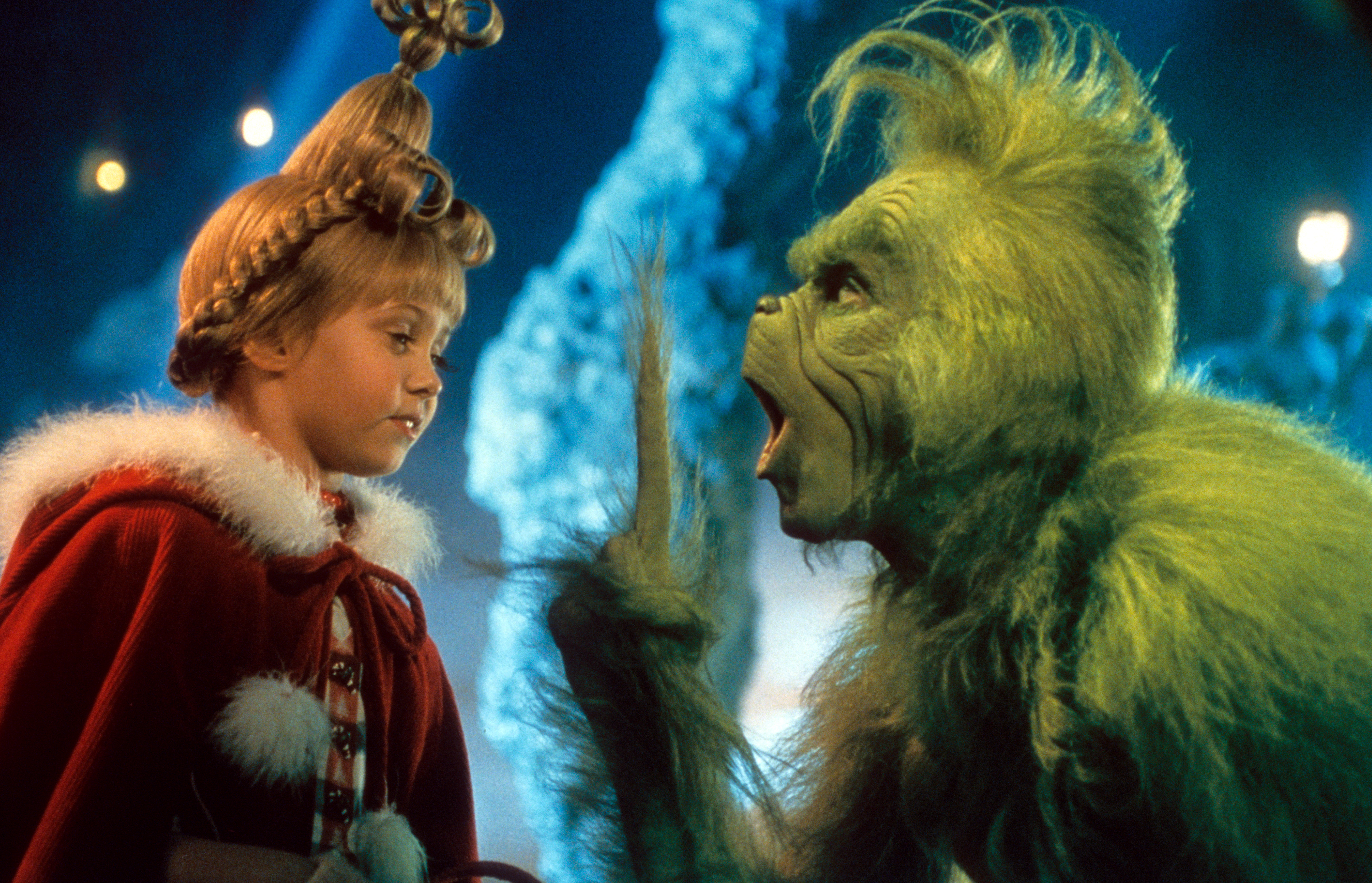 Taylor Momsen and Jim Carrey in the set of "How The Grinch Stole Christmas," 2000.