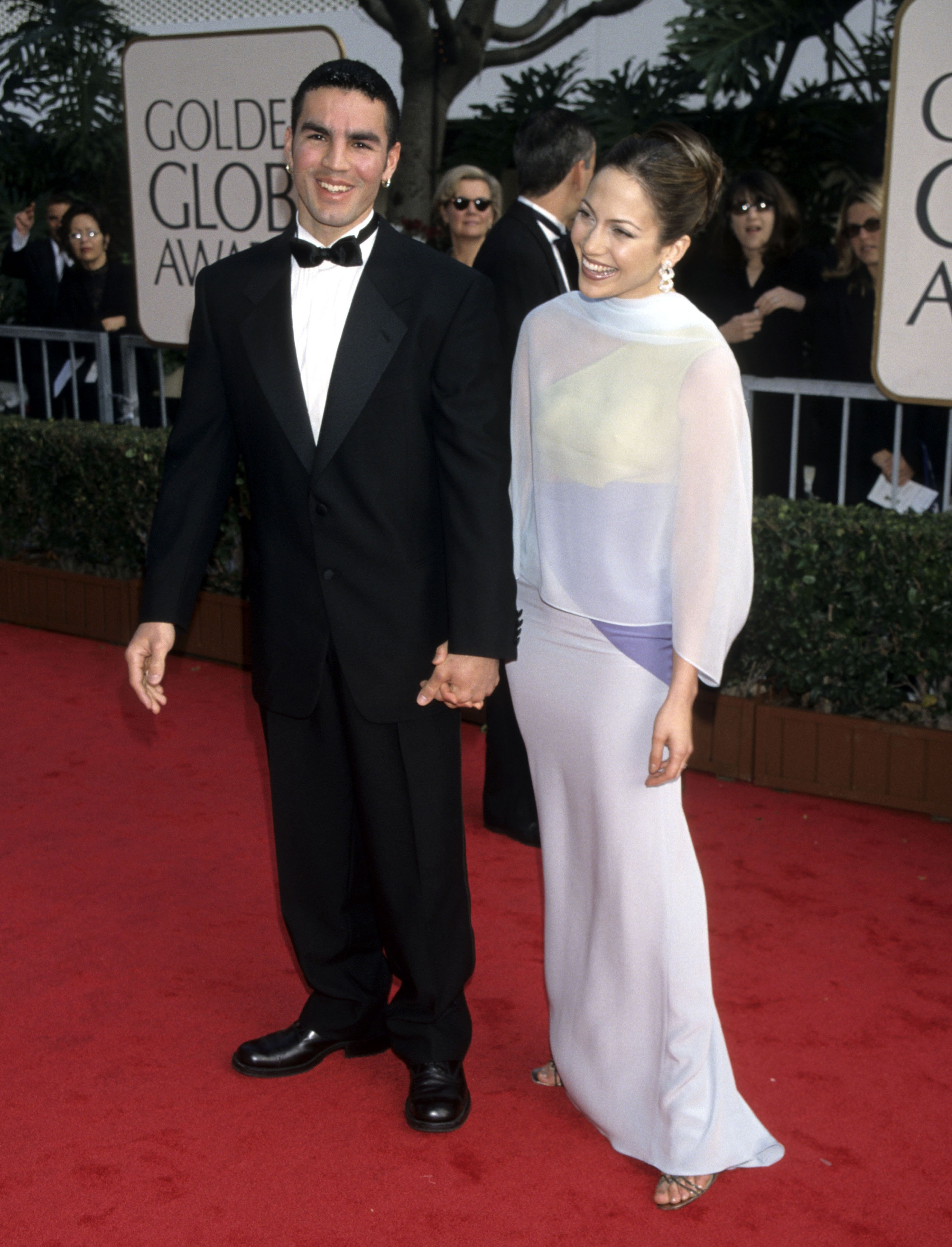 Ojani Noa and Jennifer Lopez during the 55th Annual Golden Globe Awards in Beverly Hills, California, on January 18, 1998. | Source: Getty Images