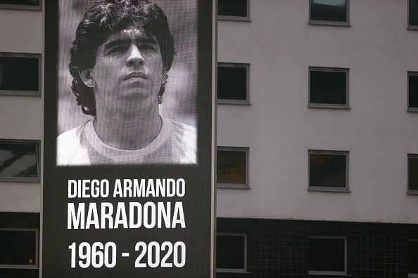 Diego Maradona, décédé avant le match du championnat Sky Bet entre Norwich City et Coventry City à Carrow Road. | Photo : Getty Images