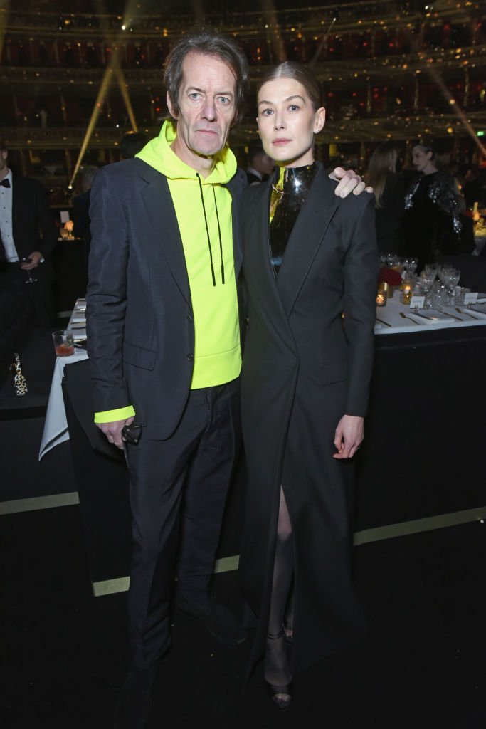 Robie Uniacke and Rosamund Pike at The Fashion Awards 2018 In Partnership With Swarovski on December 10, 2018 in London, England | Photo: Getty Images