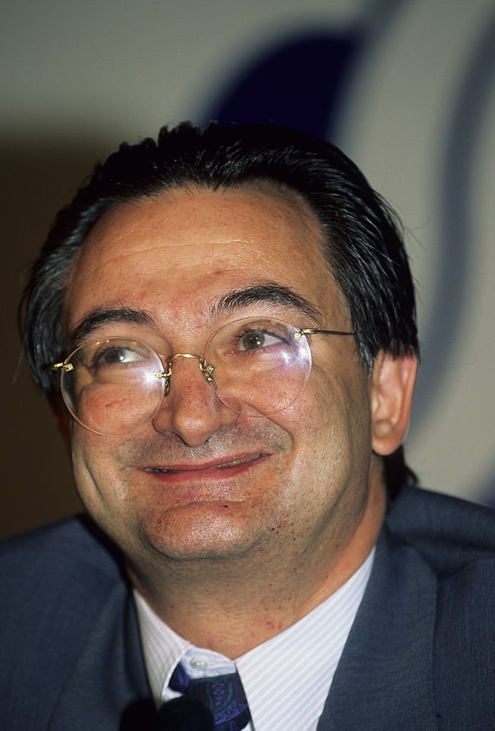 acques Attali lors d'une conférence de presse à Londres après sa nomination à la présidence de la Banque européenne pour la reconstruction et le développement (BERD), le 17 avril 1991. | Photo : Getty Images