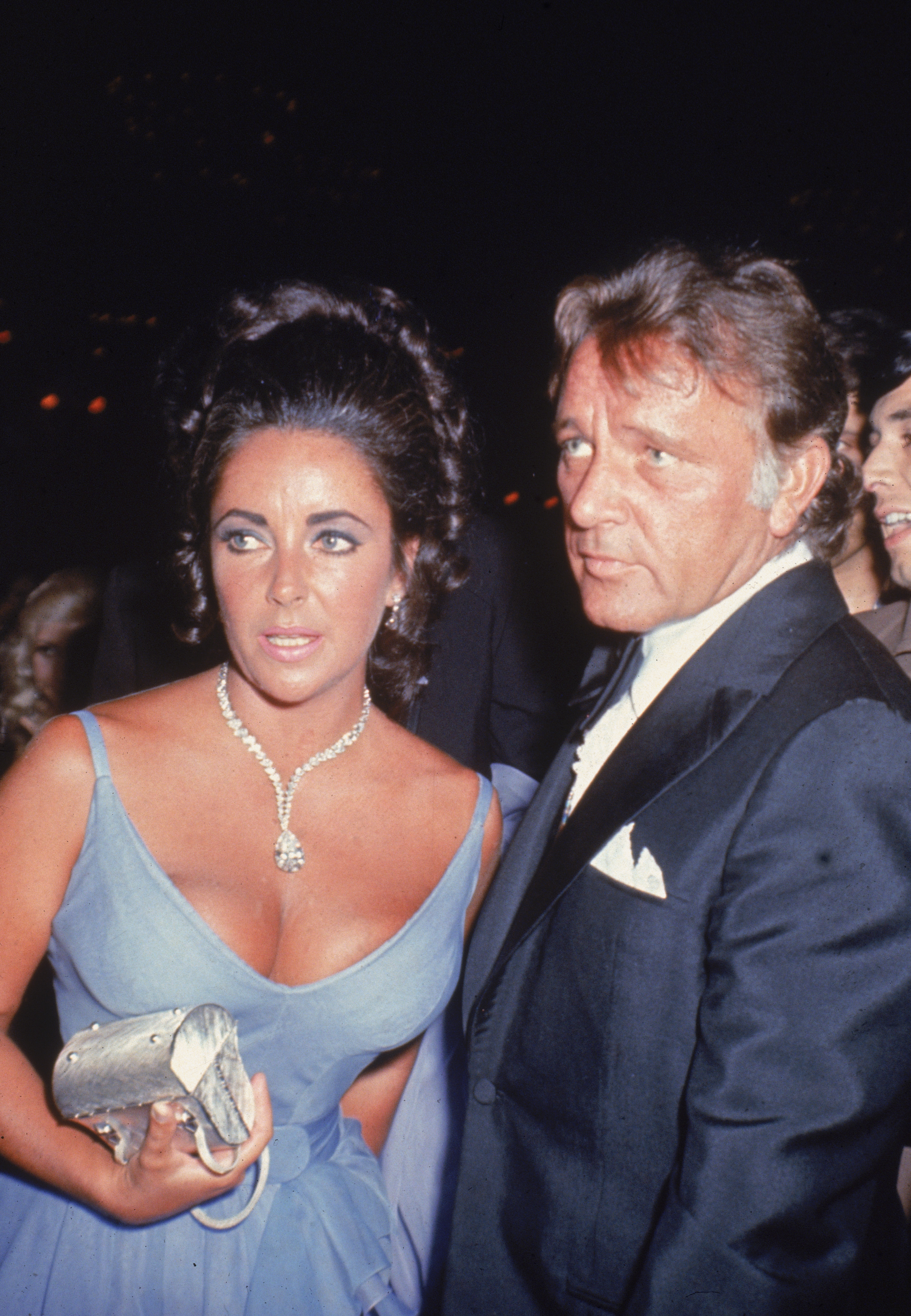Elizabeth Taylor and Richard Burton attend the Academy Awards ceremonies on April 7, 1970, in Los Angeles, California. | Source: Getty Images