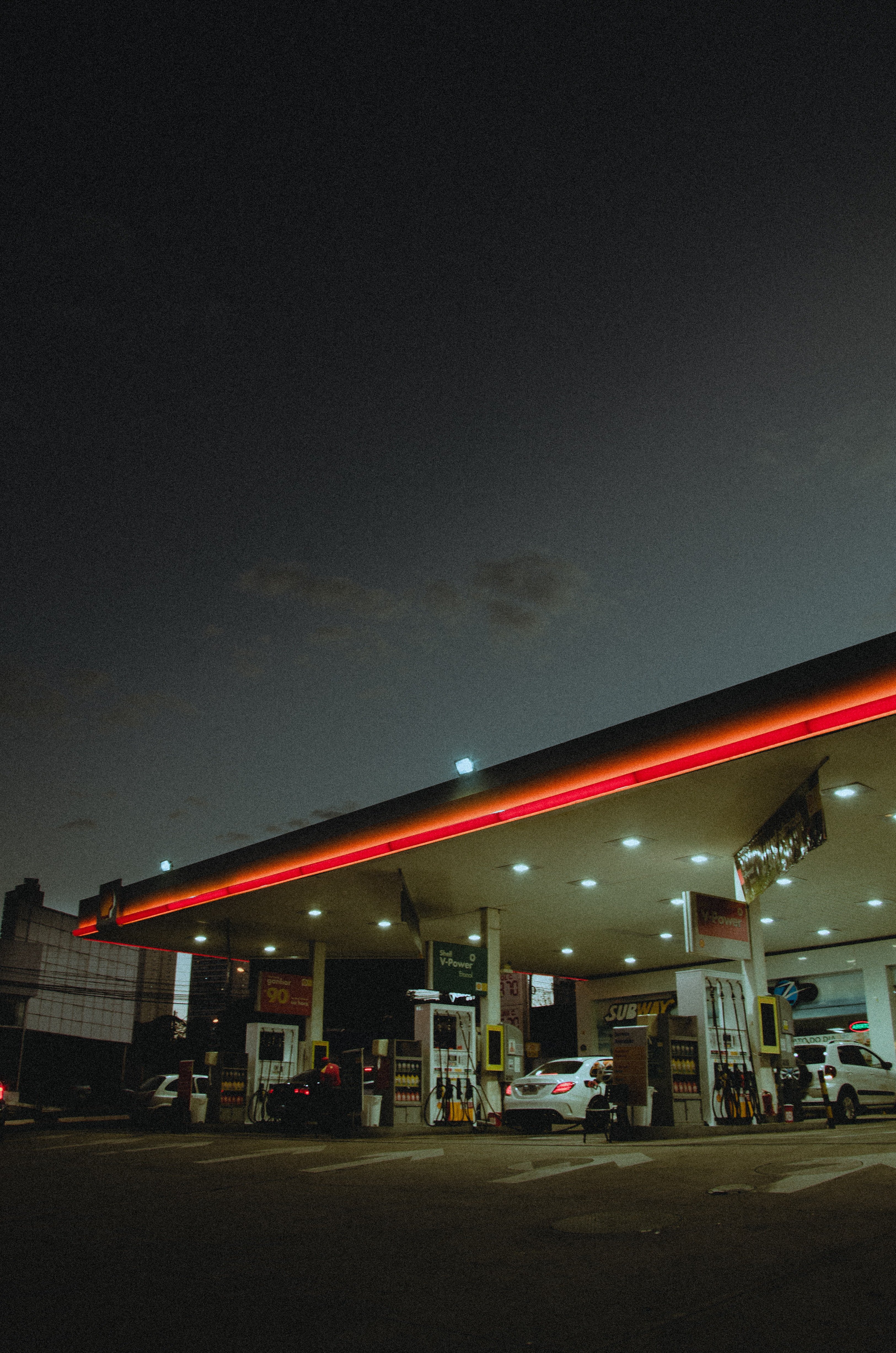 I bumped into John at a gas station—it was truly a strange coincidence | Source: Pexels