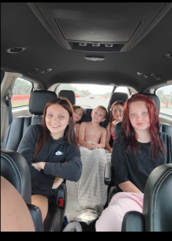 Jordan Roe and her family in a car, dated June 24, 2025 | Source: Gofundme