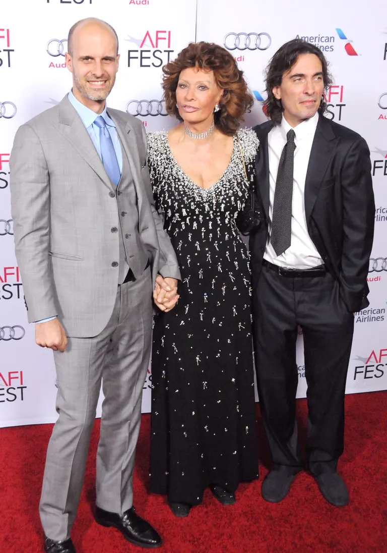 Actress Sophia Loren with her sons, Director/actor Edoardo Ponti (L) and conductor Carlo Ponti Jr. (R) at Dolby Theatre on November 12, 2014, in Hollywood, California. | Source: Getty Images