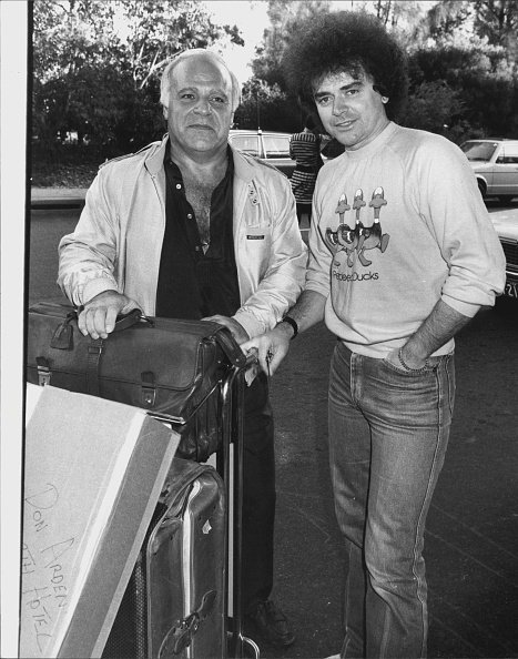 Don Arden (Left), the Manager of the Australian group "air supply" in Sydney on May 12, 1982 | Photo: Getty Images