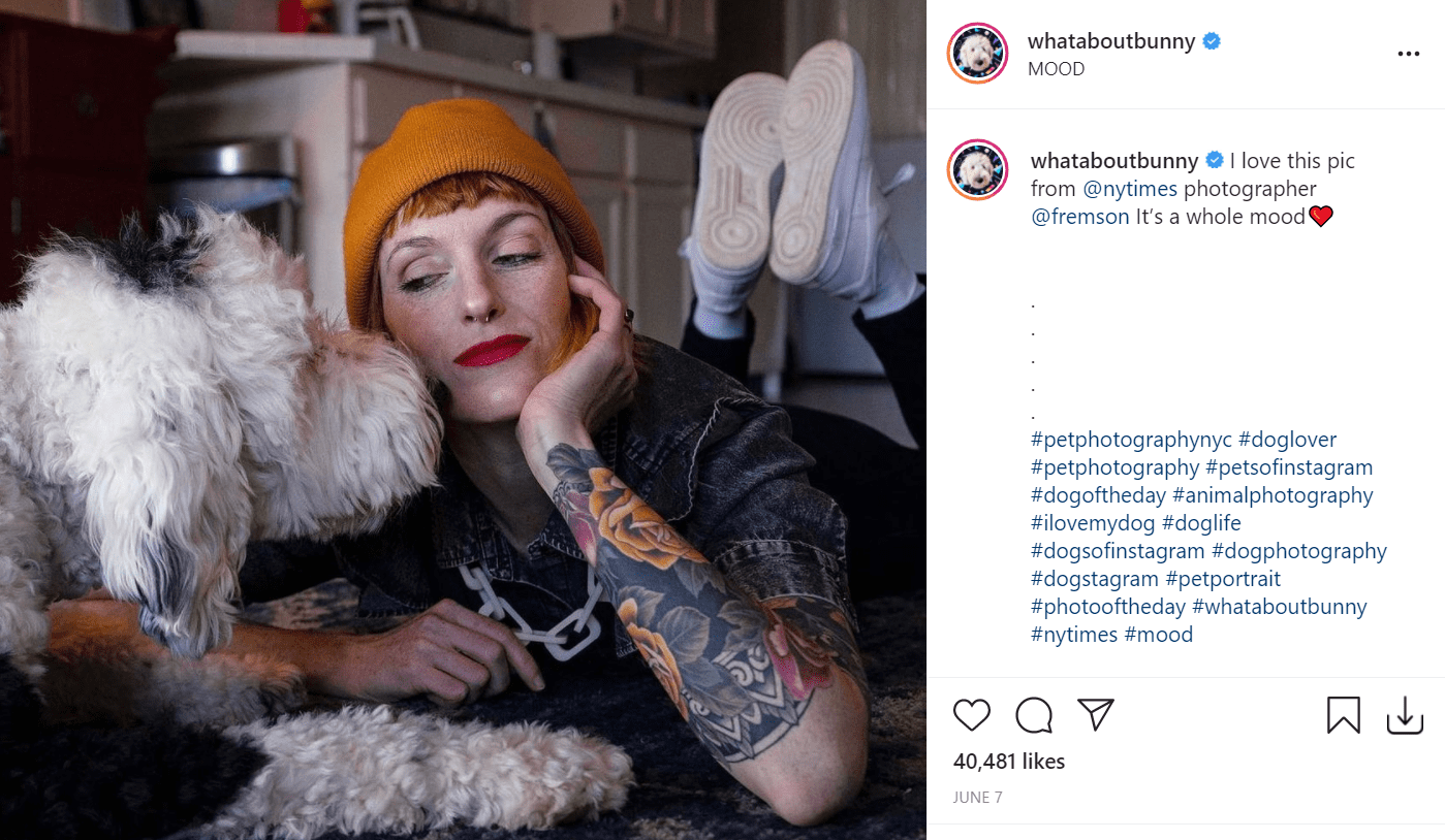 Alexis Devine and her adorable dog Bunny. | Photo: Instagram/whataboutbunny