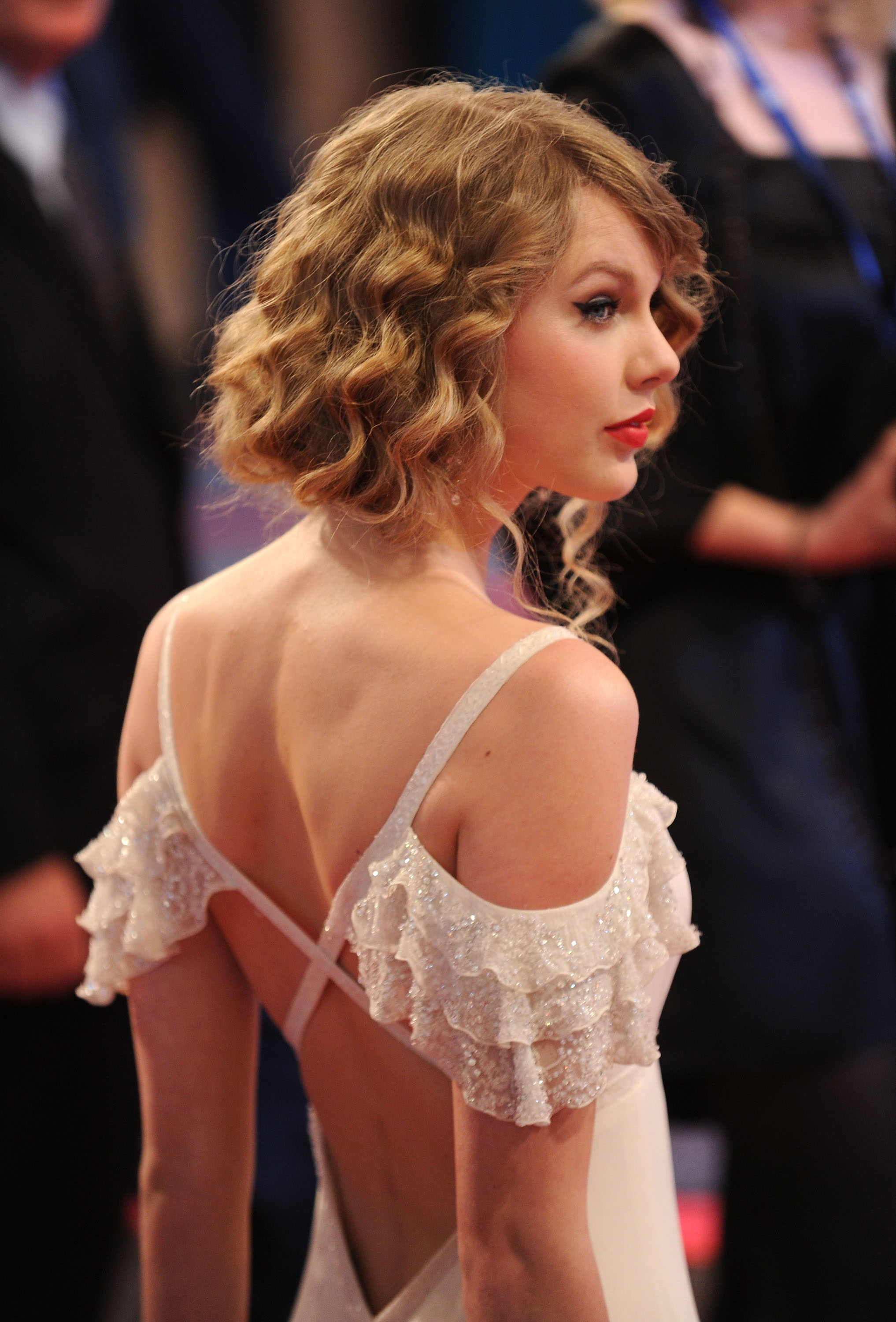 Taylor Swift attends The Metropolitan Museum Of Art's Spring 2010 COSTUME INSTITUTE Benefit Gala on May 3 in New York City. | Source: Getty Images