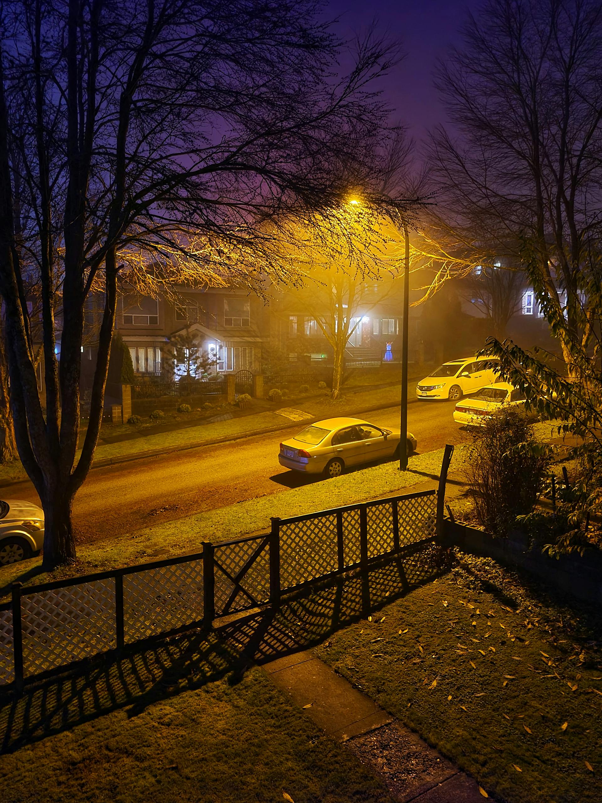 Night shot of vehicles on the street | Source: Pexels