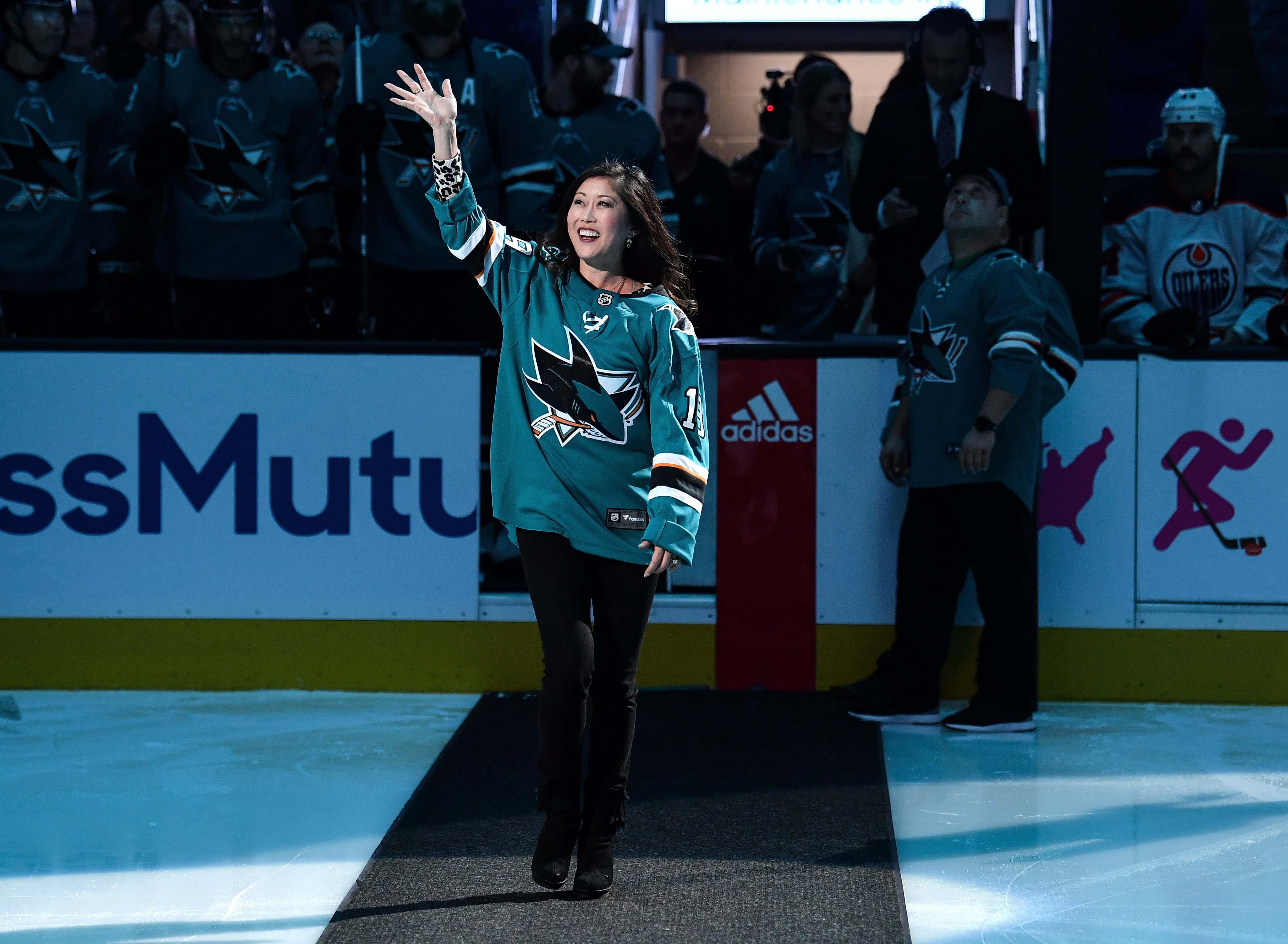  Kristi Yamaguchi comes out for the puck drop before the game between the San Jose Sharks and the Edmonton Oilers at SAP Center on November 19, 2019 in San Jose, California | Photo: GettyImages