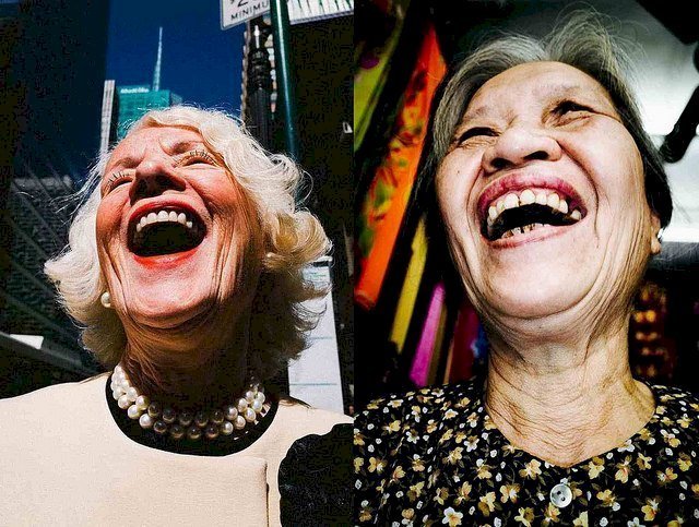 Deux femmes qui rient aux éclats. l Source: Flickr