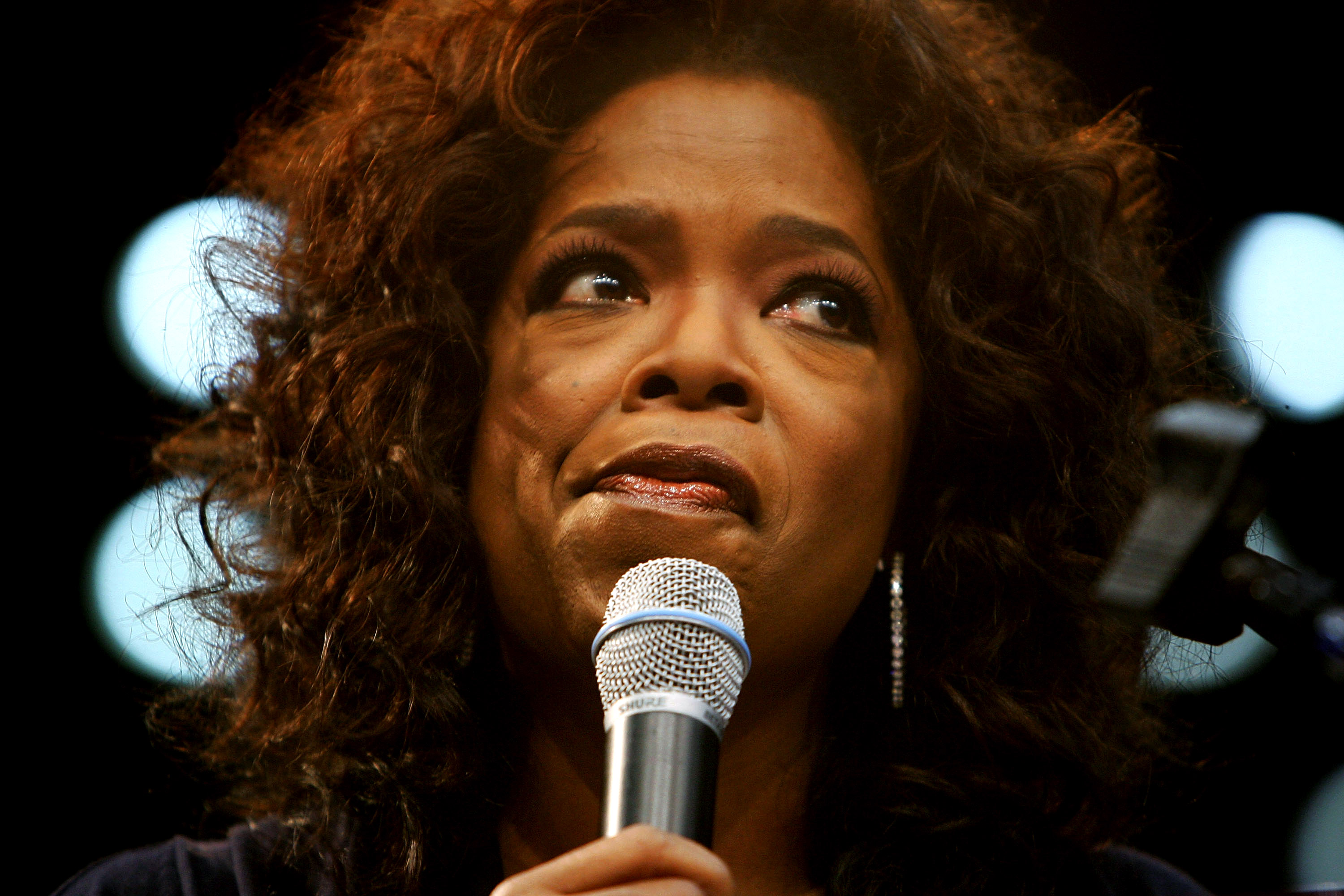 Oprah Winfrey at Michelle Obama's campaign rally in Los Angeles, 2007 | Source: Getty Images