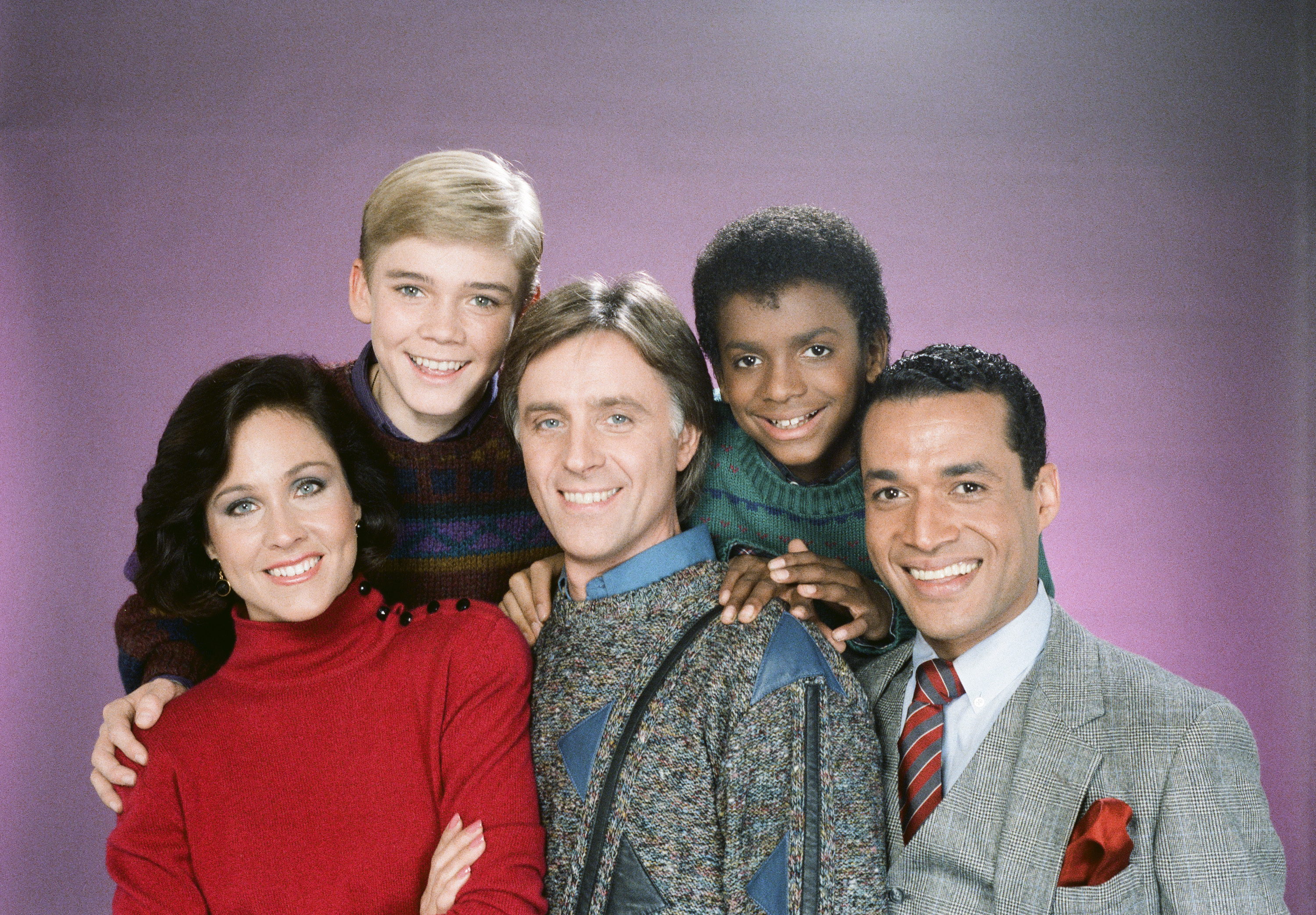 Erin Gray, Joel Higgins, Franklyn Seales, Ricky Shroder, and Alfonso Ribeiro in "Silver Spoons," 1984 | Source: Getty Images