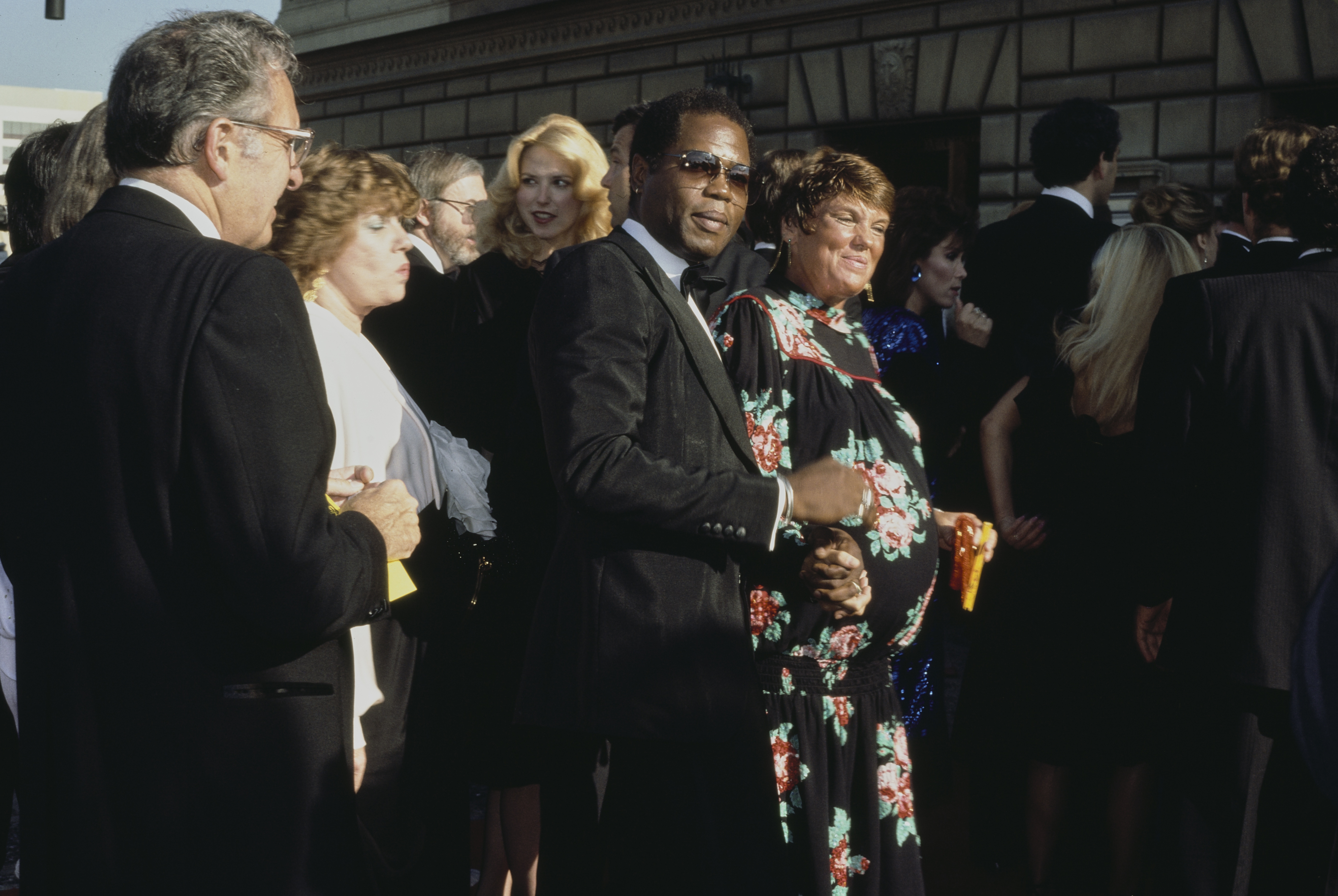 Georg Stanford Brown and Tyne Daly at the 37th Annual Emmy Awards on September 22, 1985, in Pasadena, California. | Source: Getty Images