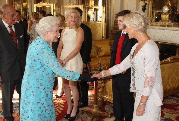 Queen Elizabeth II meets with Dame Helen Mirren at a performing Arts reception at Buckingham Palace in London | Photo: Getty Images
