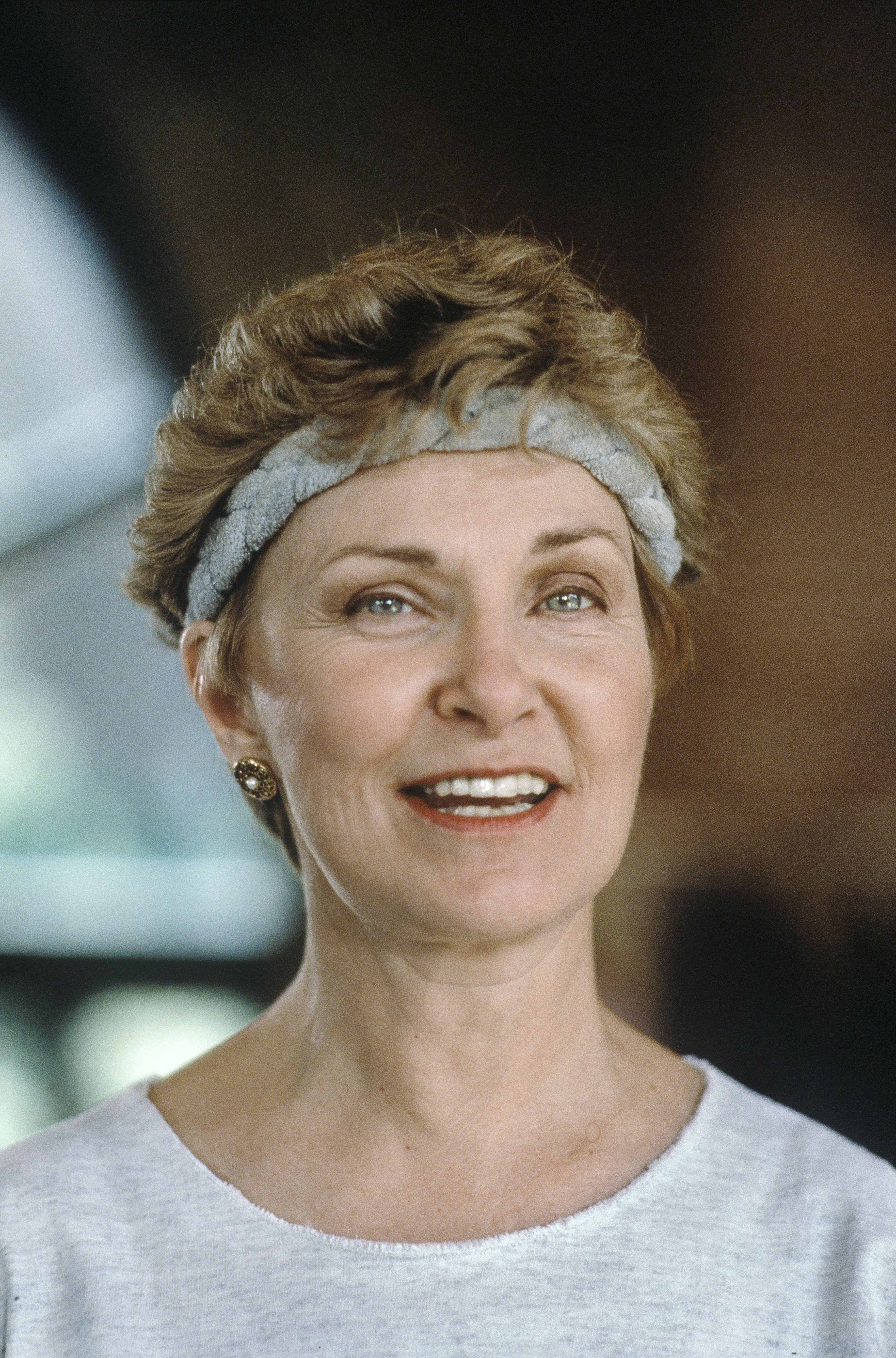 Joanne Woodward takes a yoga break while filming 'Blind Spot,' a TV movie in Pittsburg, PA in January 1993 | Source: Getty Images