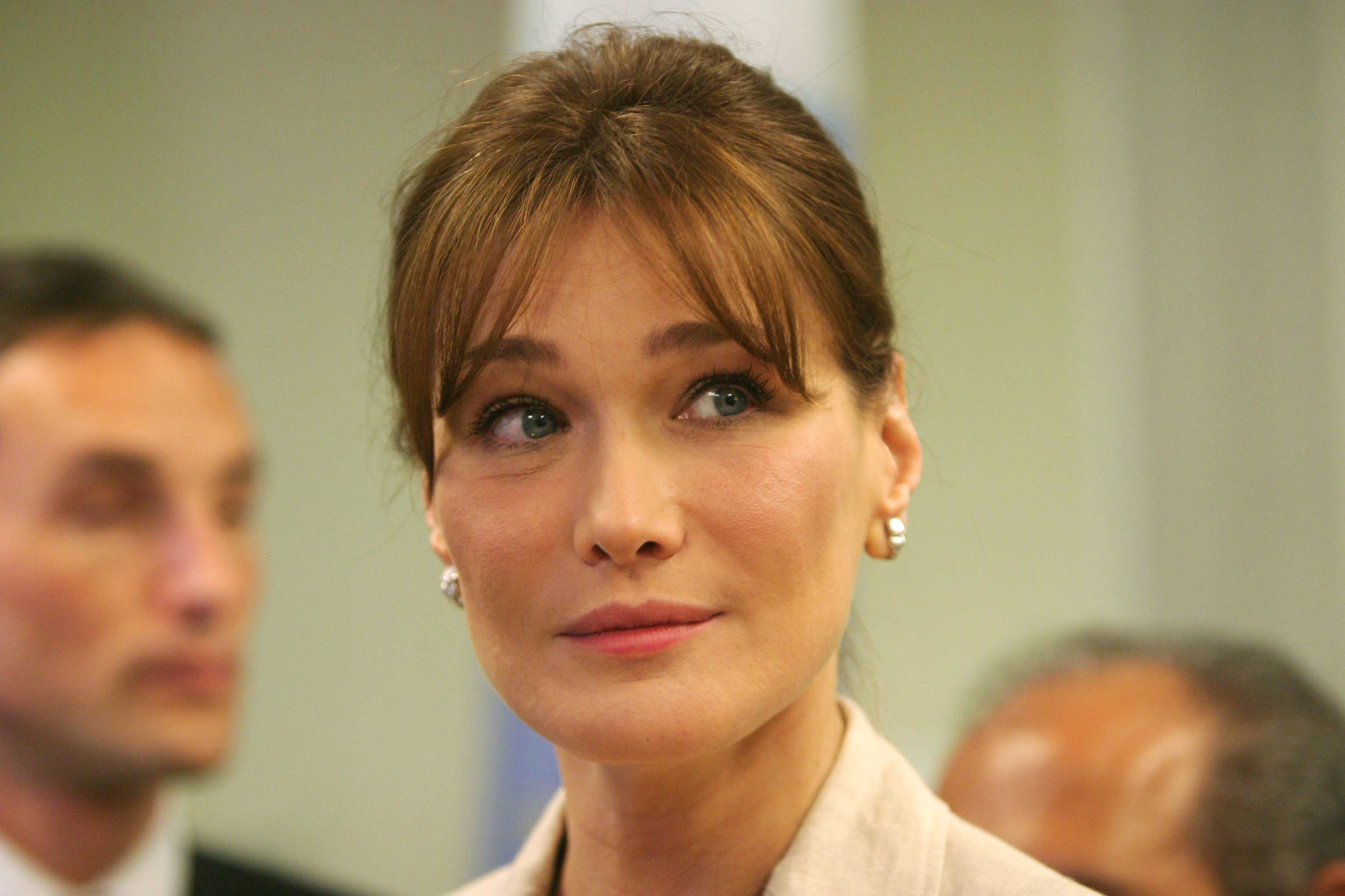 Carla Bruni-Sarkozy tours the children's Oncology department at Hadassah Ein-Kerem on June 24, 2008 in Jerusalem, Israel. | Photo : Getty Images