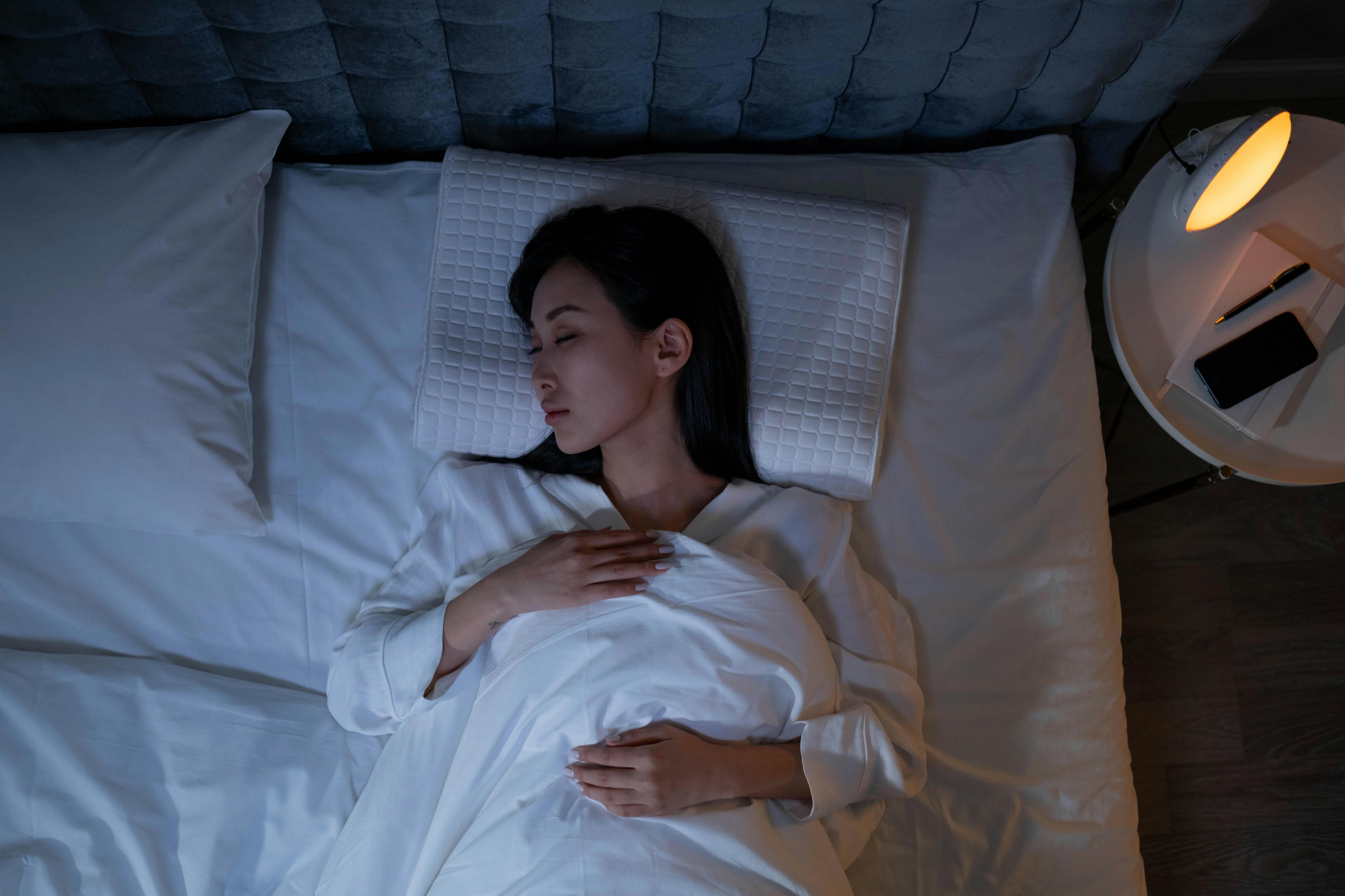 A woman sleeping soundly | Source: Pexels