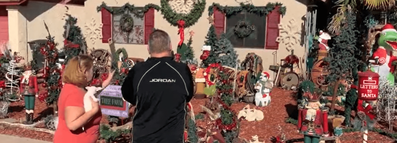 Andrew Kuzyk and his wife Pamela Kuzyk standing in front of the Christmas prize Pamela put together for her husband.┃Source:youtube.com/ABC15 Arizona