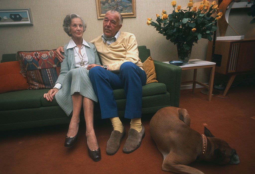 El príncipe Bertil, duque de Halland, con su prometida Lilian Craig, el 15 de octubre de 1976. | Foto: Getty Images