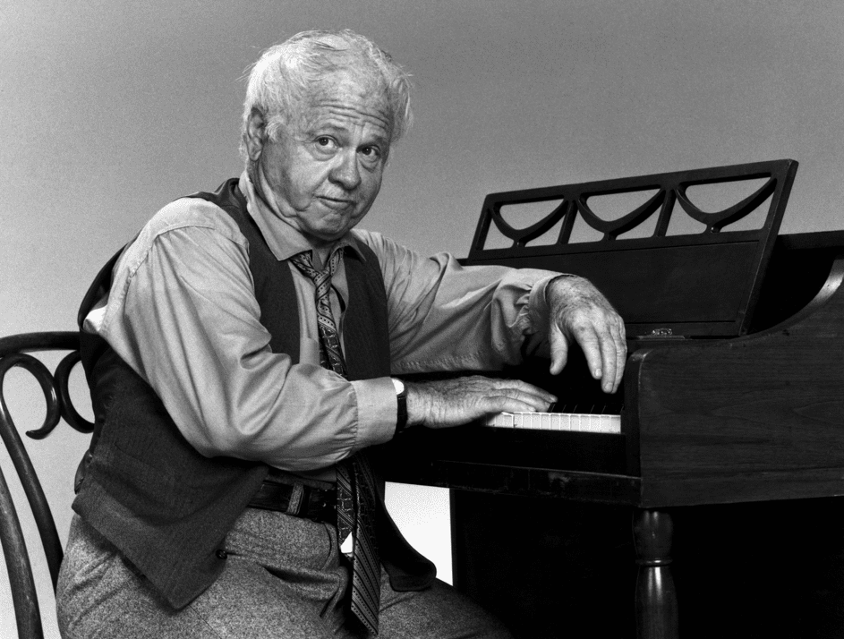Mickey Rooney as Oliver Nugent on "One of the Boys" circa 1982 | Quelle: Getty Images/NBCU Quelle Bank