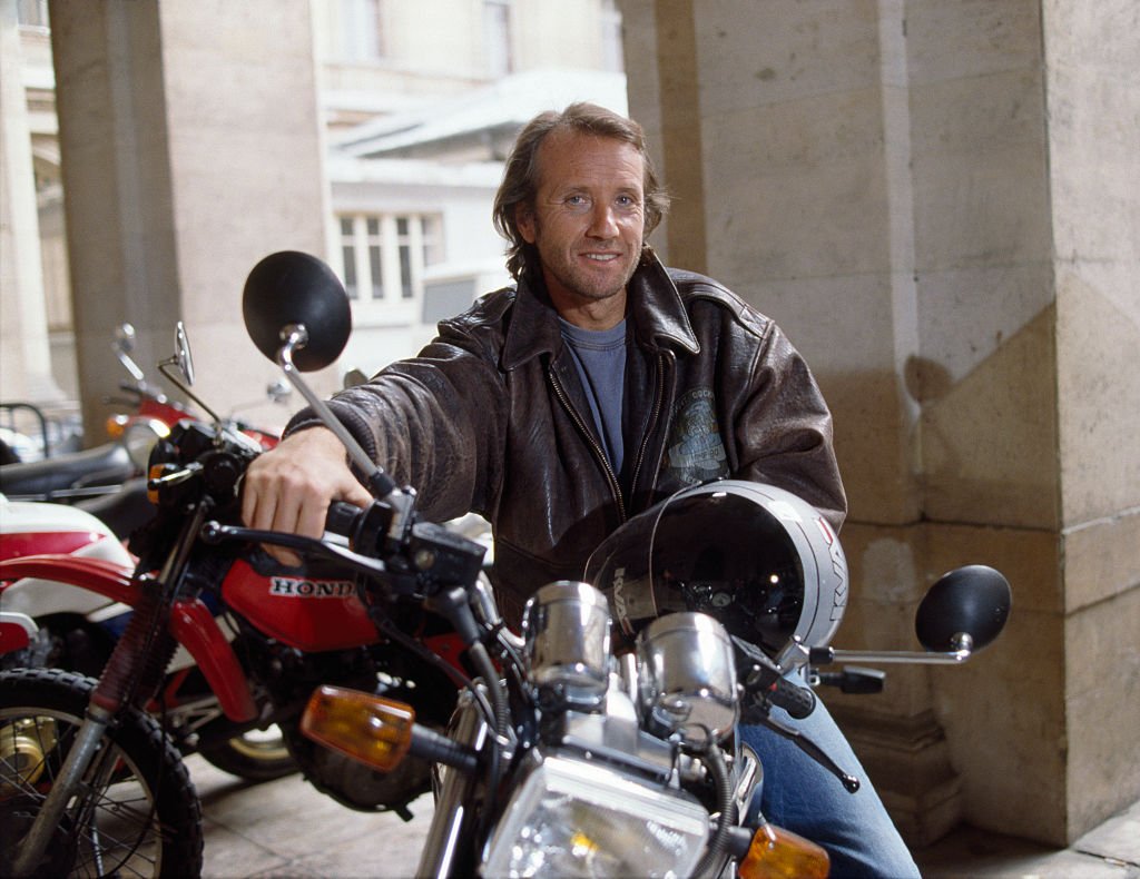 L'acteur Yves Rénier, dans Comissaire Moulin, 1976. | Photo : Getty Images