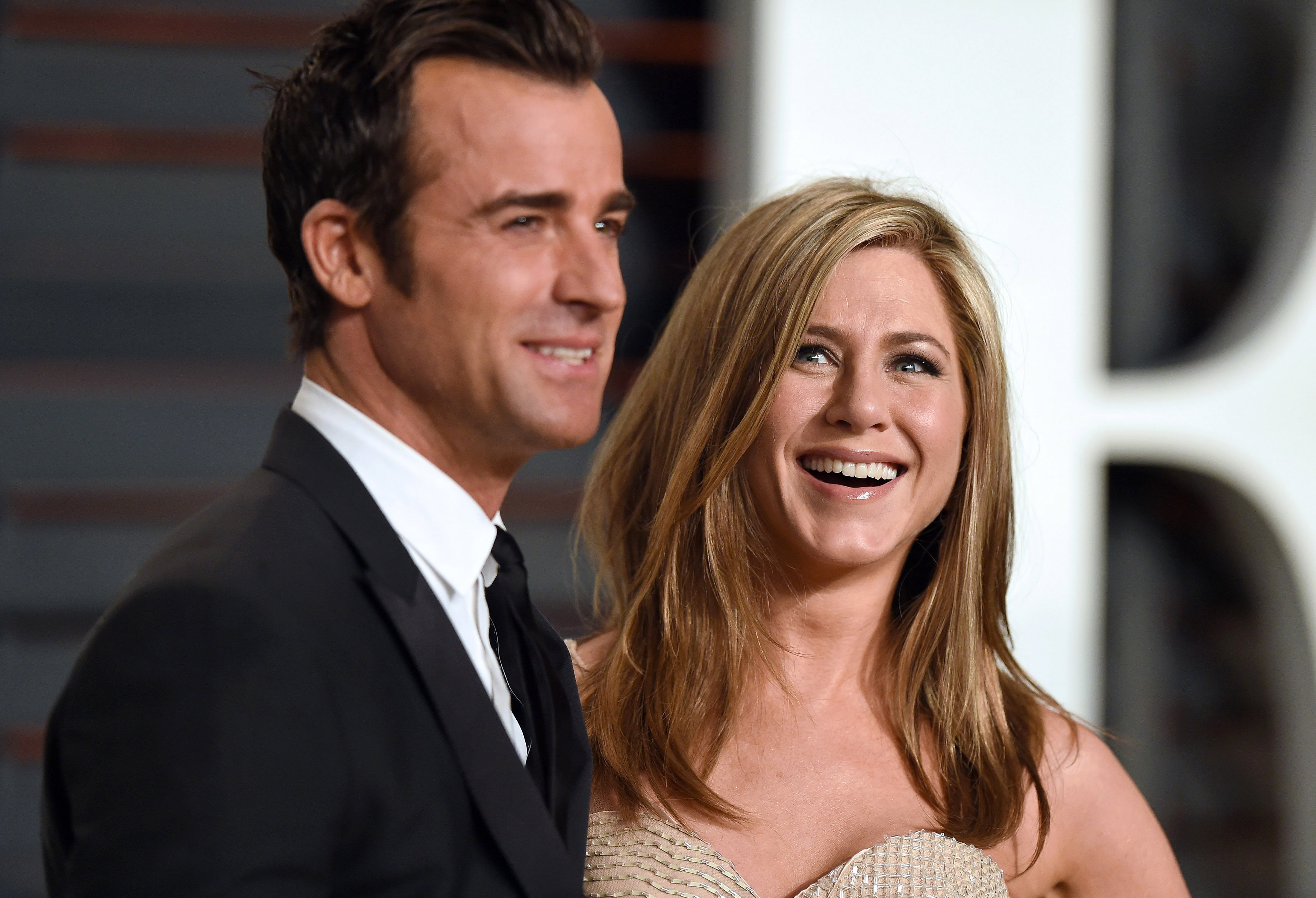 Actor Justin Theroux and Jennifer Aniston arrive at the 2015 Vanity Fair Oscar Party at Wallis Annenberg Center for the Performing Arts on February 22, 2015 in Beverly Hills, California ┃Source: Getty Images
