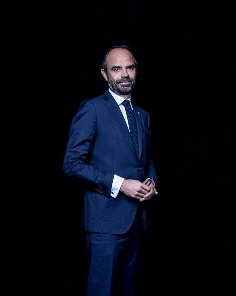 Edouard Philippe pose lors d'une séance photo le 18 décembre 2017 à Paris.|Photo : Getty Images. Edouard Philippe pose lors d'une séance photo le 18 décembre 2017 à Paris.|Photo : Getty Images.