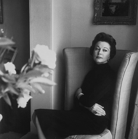 Vivien Leigh photographed by Roloff Beny at her home 1958 | Source: Wikimedia