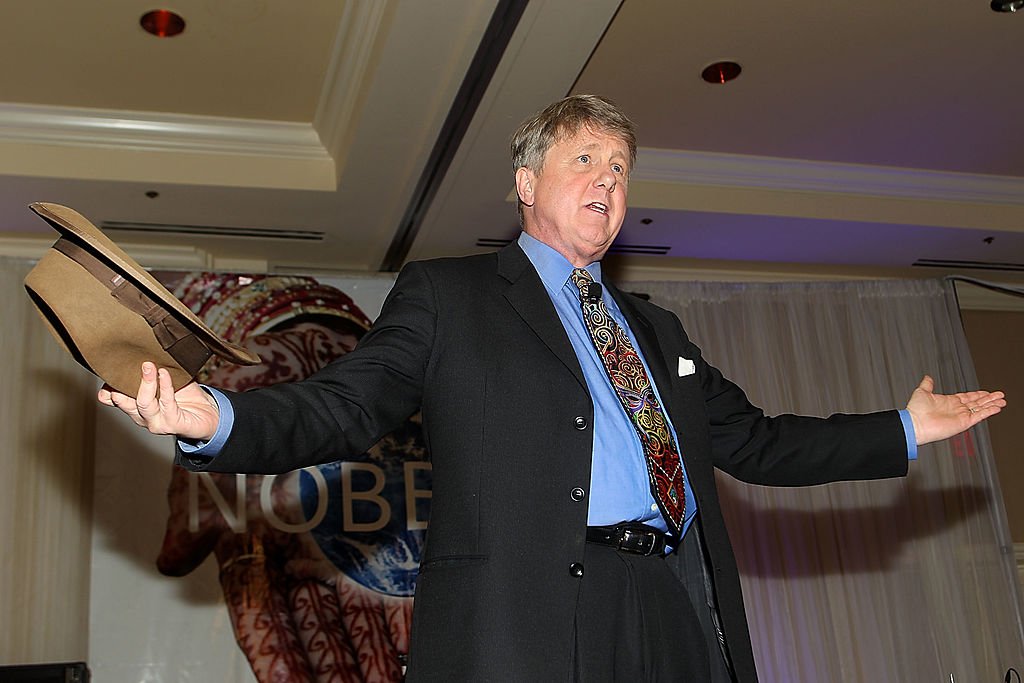 Harry Anderson performs during The Nobelity Project Dinner, April 2011 | Source: Getty Images