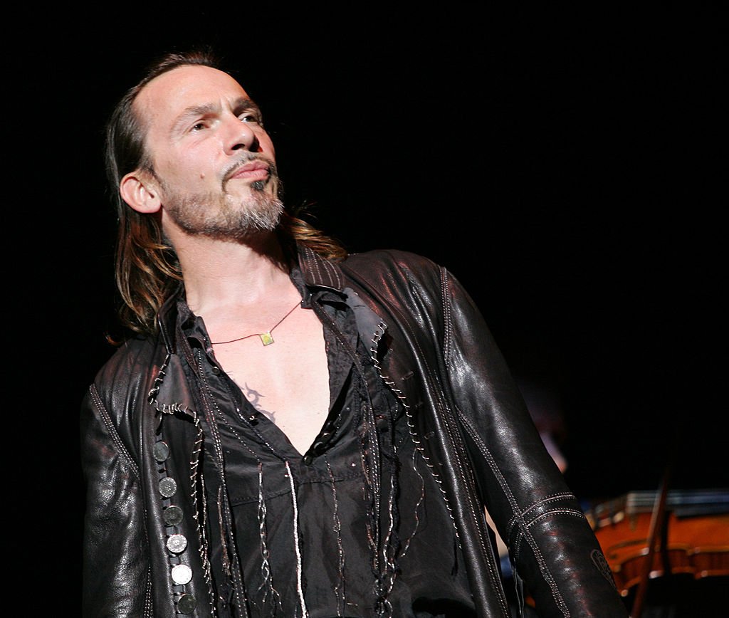 Florent Pagny en concert à Nikaia à Nice - 14 octobre 2005 à Nikaia à Nice, France. | Photo : Getty Images Florent Pagny en concert à Nikaia à Nice - 14 octobre 2005 à Nikaia à Nice, France. | Photo : Getty Images