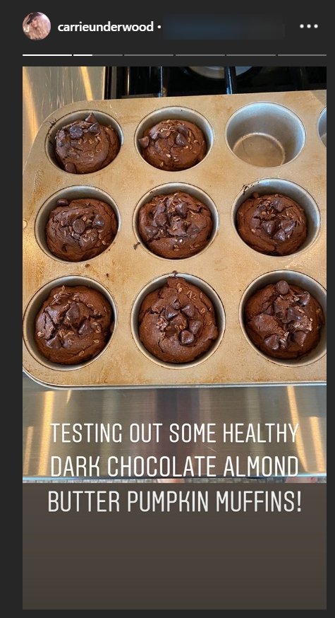 Carrie Underwood baking muffins during coronavirus quarantine on March 14, 2020 | Photo: Instagram Story/carrieunderwood