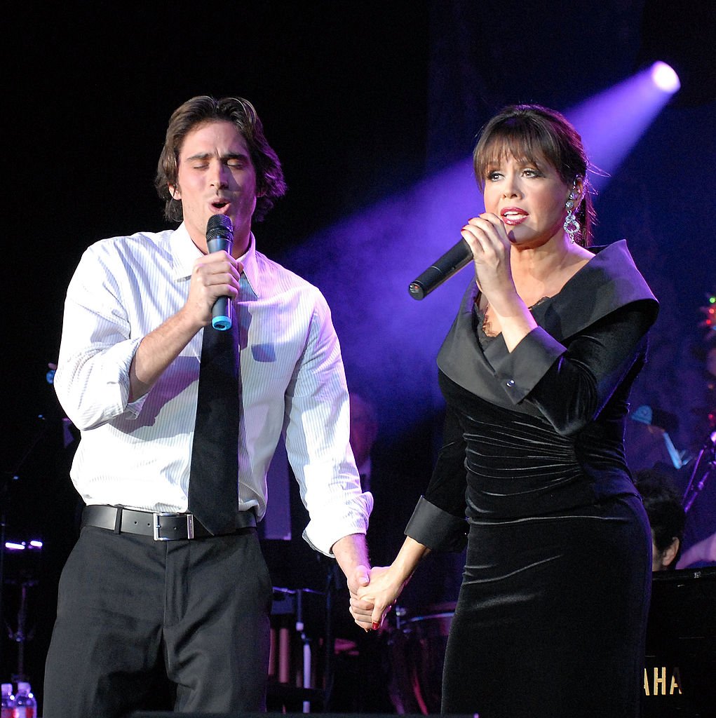 Stephen Craig Jr. and mother Marie Osmond perform together at the Marie Osmond's Magic of Christmas show at Trump Marina December 1, 2007 Atlantic City, New Jersey. | Source: Getty Images