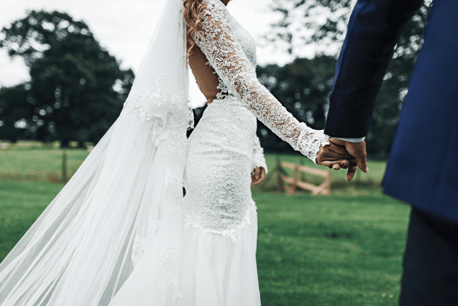 Er heiratete die Frau. | Quelle: Unsplash