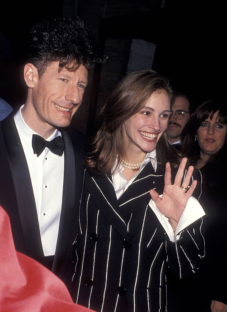 Singer Lyle Lovett and actress Julia Roberts attend the 31st Annual New York Film Festival Opening Night - 'Short Cuts' Screening on October 1, 1993. | Photo: Getty Images