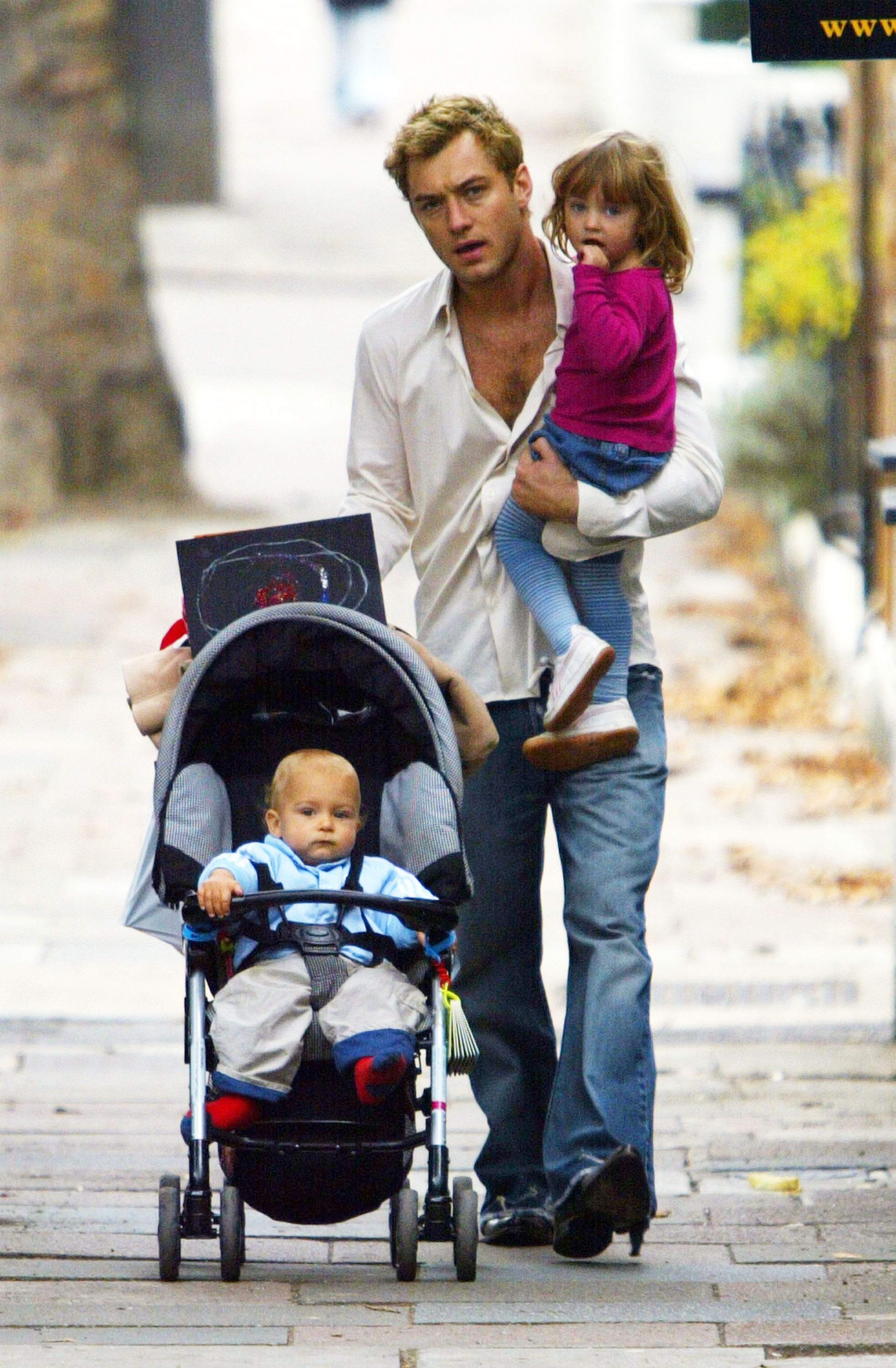 ude Law takes an afternoon stroll with his children on October 3, 2003 in North London | Source: Getty Images