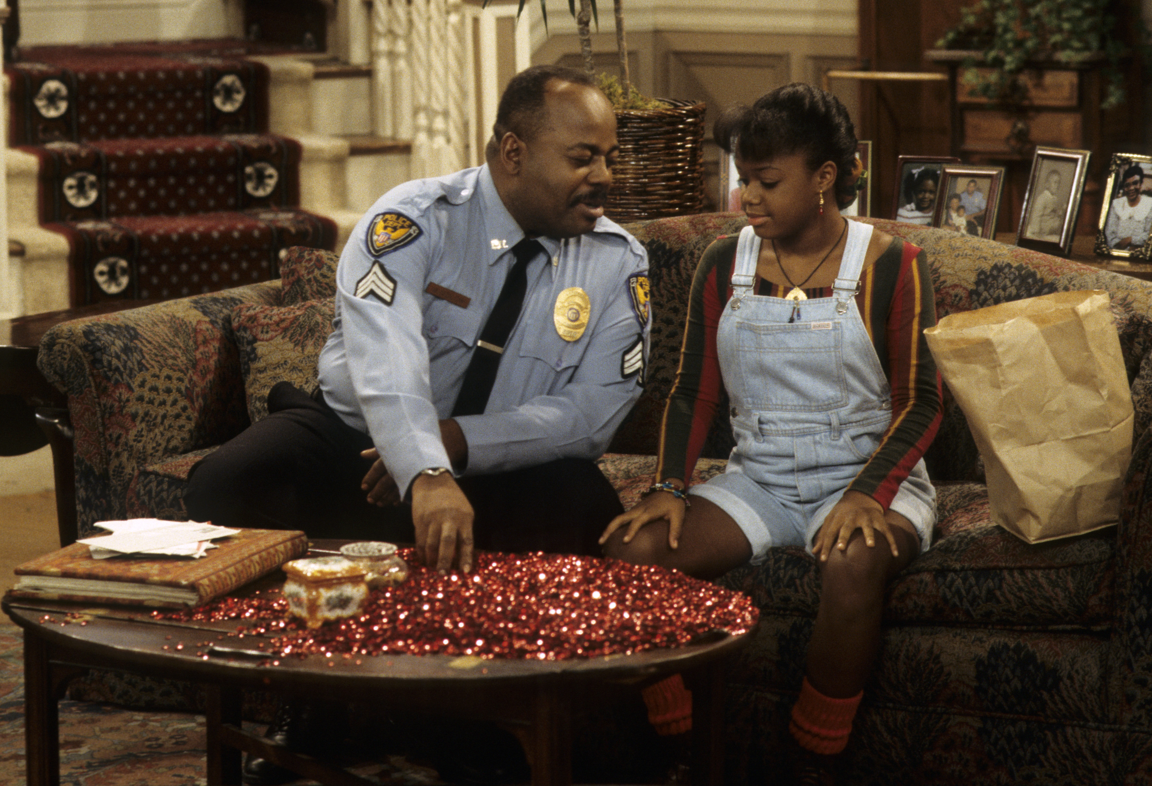 Reginald VelJohnson and Jaimee Foxworth during an episode of "Family Matters" in 1993 | Source: Getty Images
