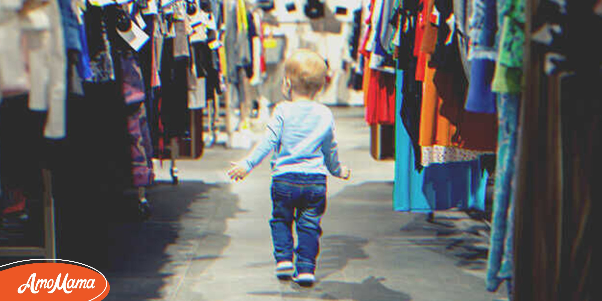 Mamá en duelo ve a niño perdido en la tienda y se da cuenta de que es