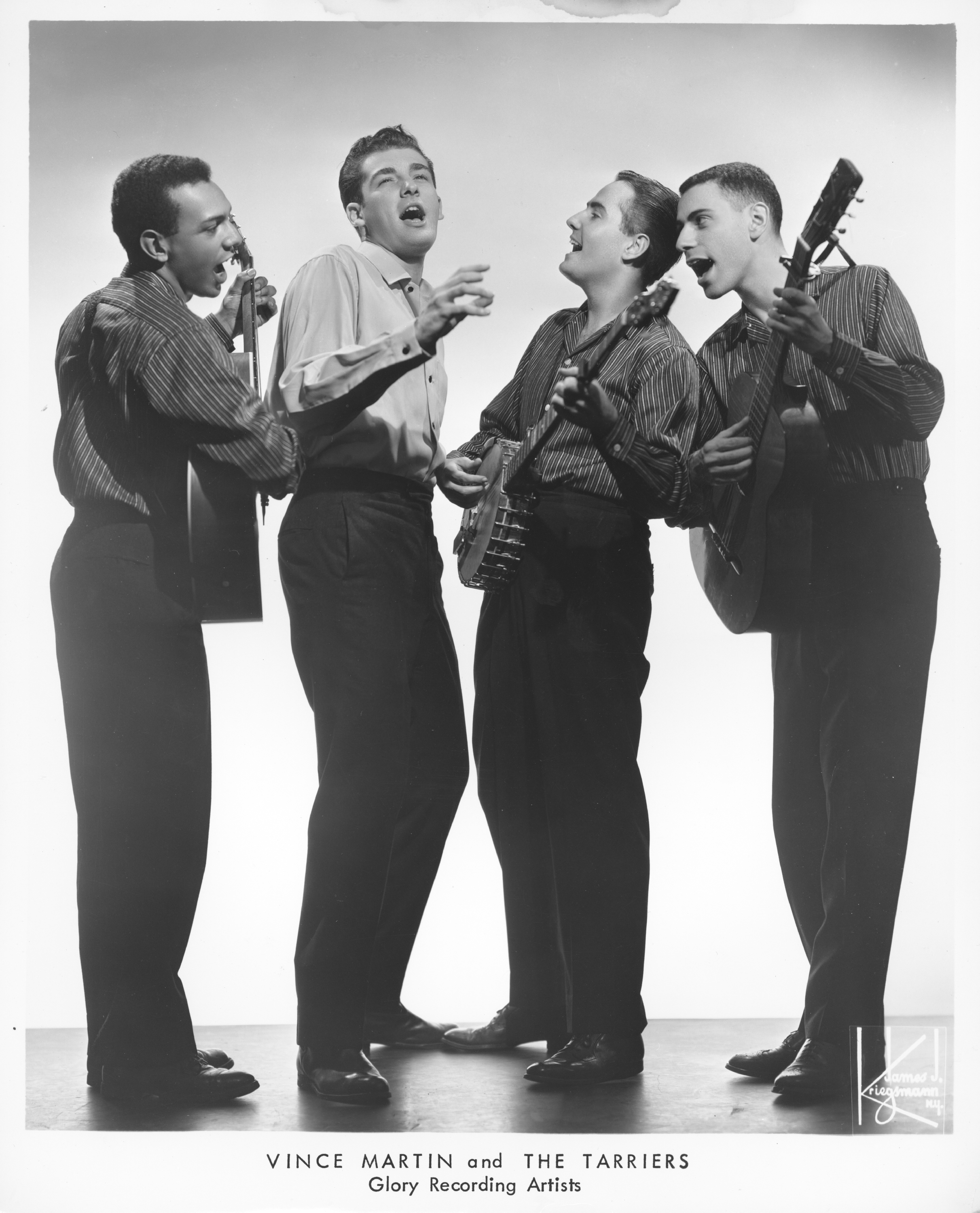 The Tarriers (L-R) Bob Carey, Vince Martin, Erik Darling and Alan Arkin pose for a portrait circa 1957, in New York City, New York. | Source: Getty Images