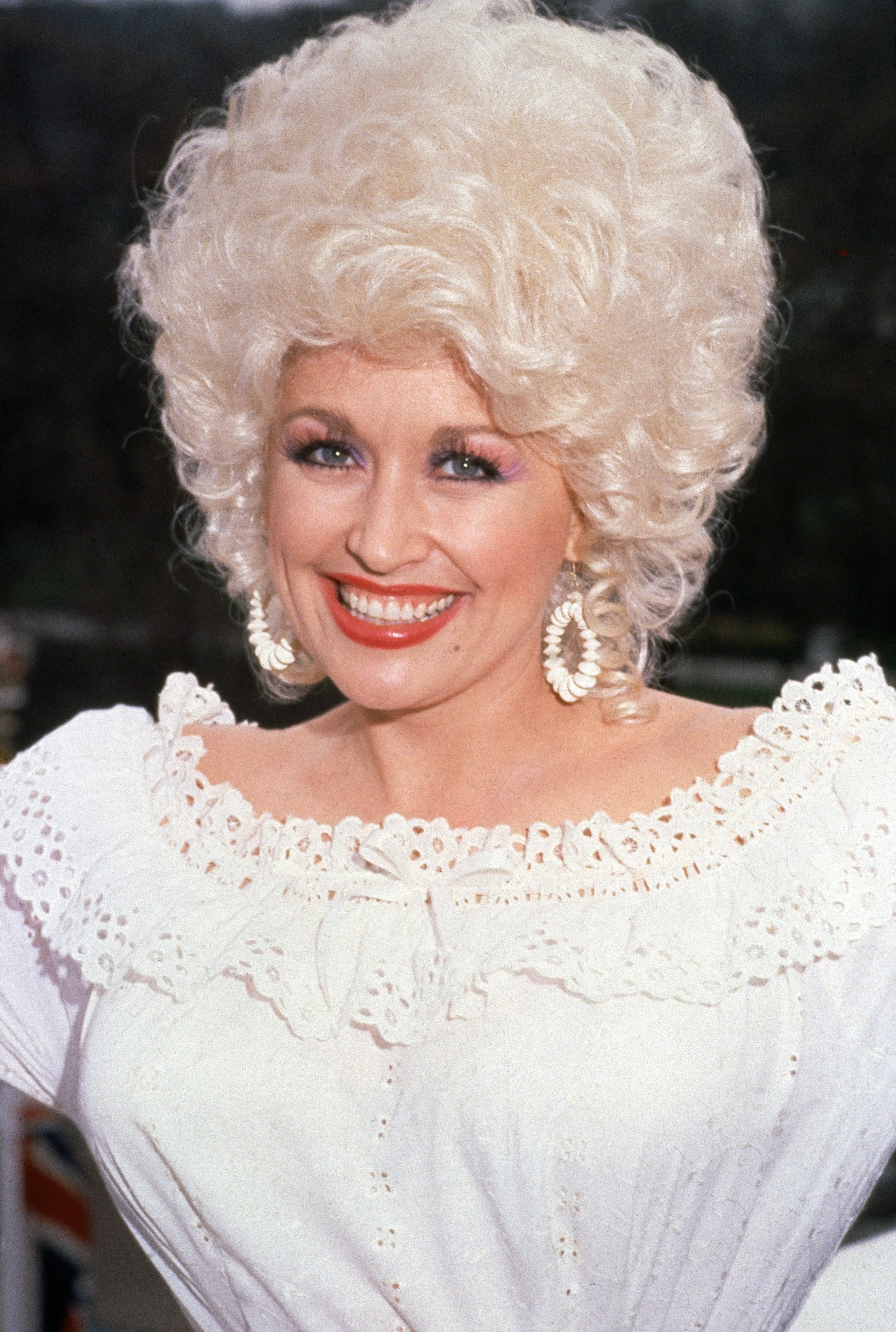 Dolly Parton in London in 1983 | Photo: Getty Images