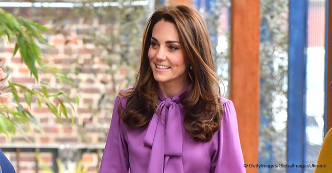 Kate Middleton fait tourner les têtes dans un chemisier Pussy Bow de 1150 euros tout en jouant avec d'adorables bébés jumeaux