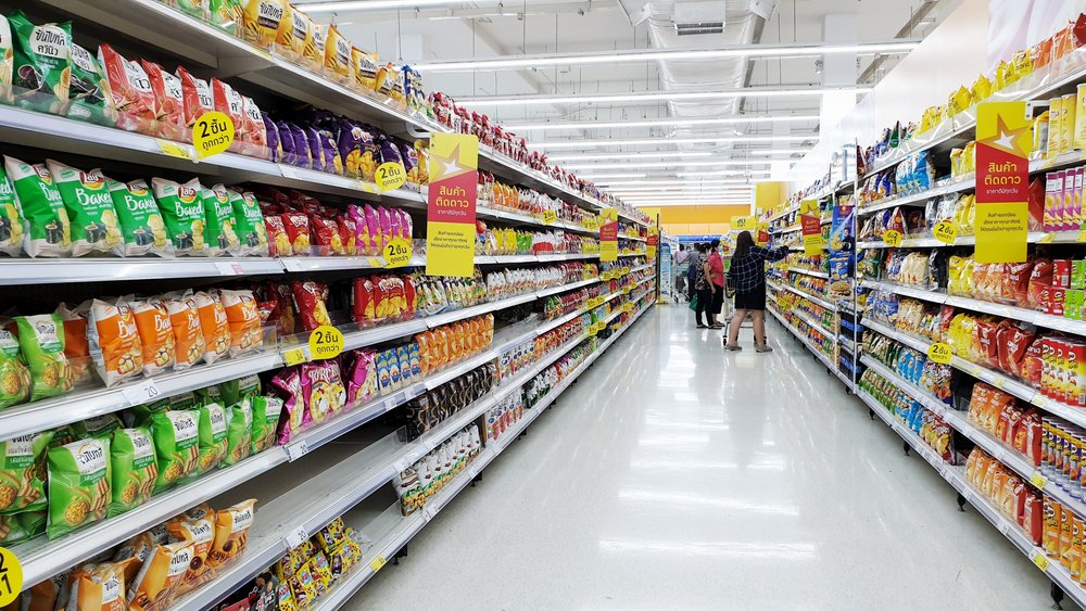 A photo of an isle at a grocery store. | Photo: Shutterstock